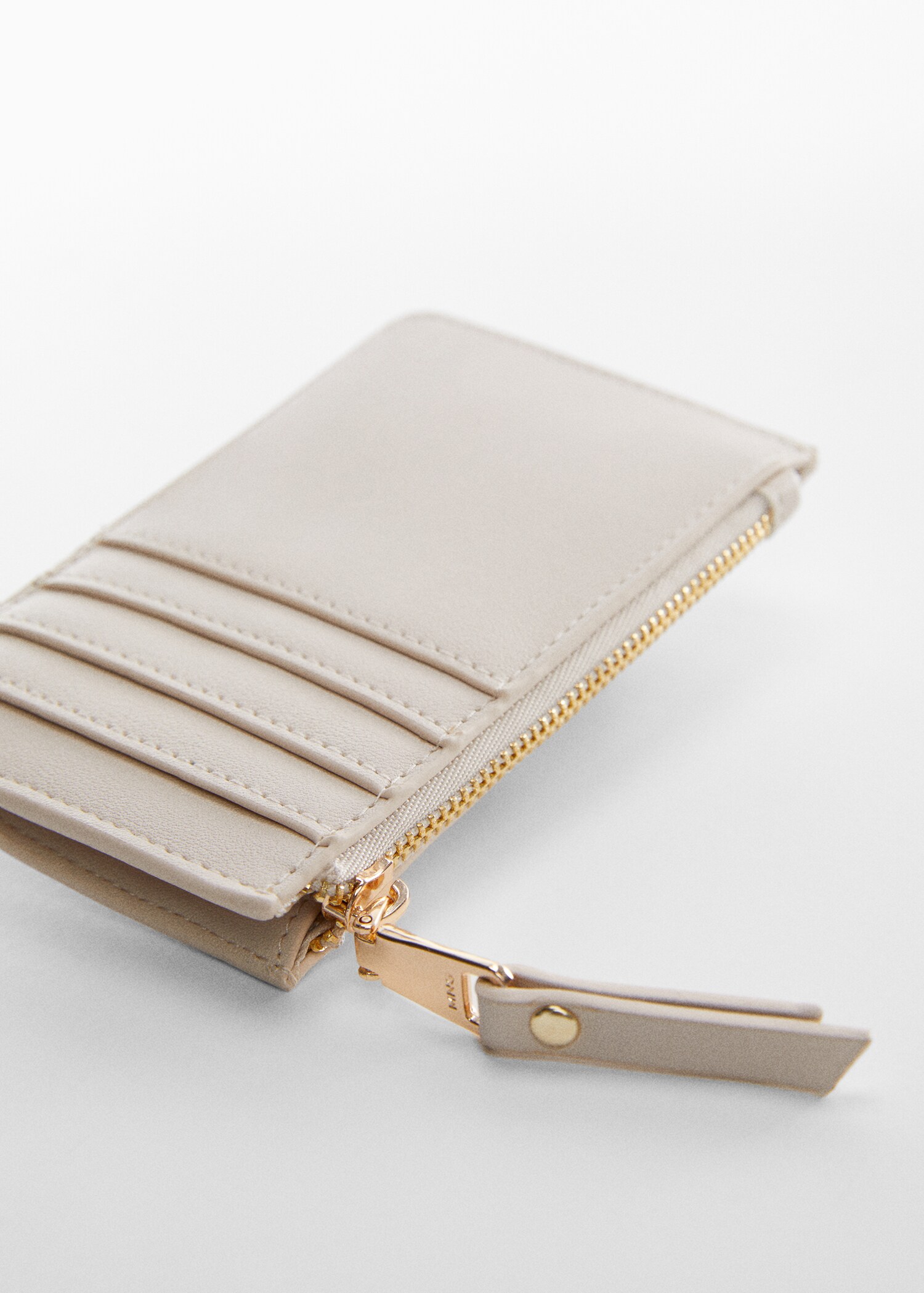 Card holder with button and logo - Details of the article 2