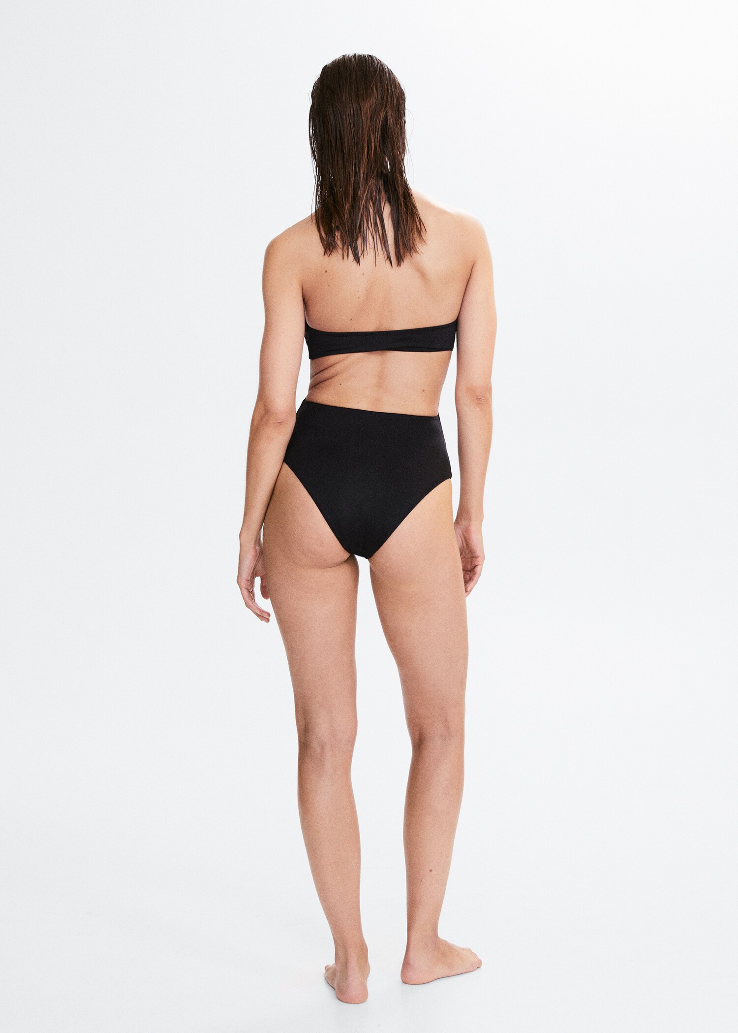Cut-out swimsuit with crossed straps - Reverse of the article