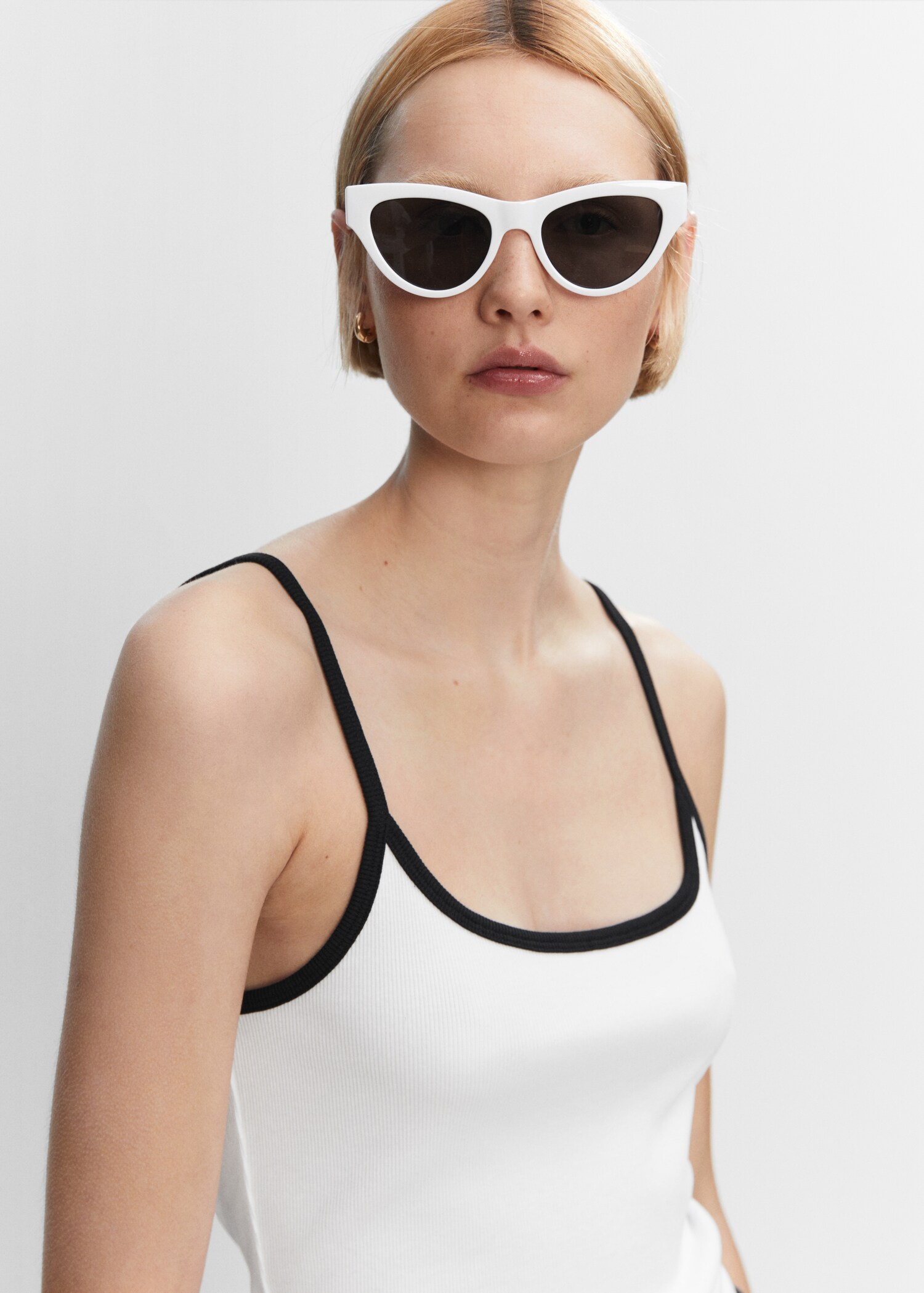 Contrast spaghetti strap top - Details of the article 1