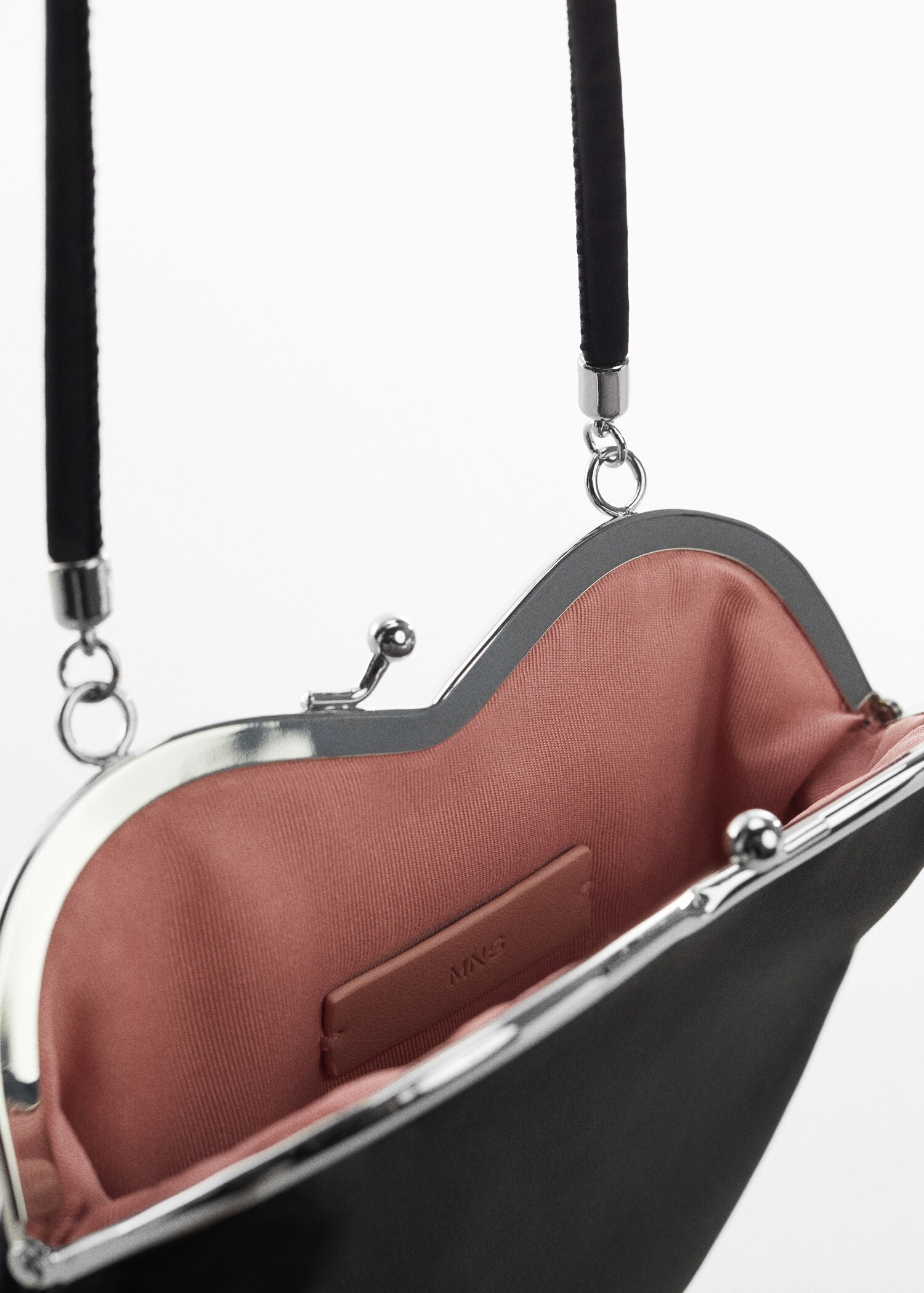 Satin bag with metal clasp - Details of the article 2