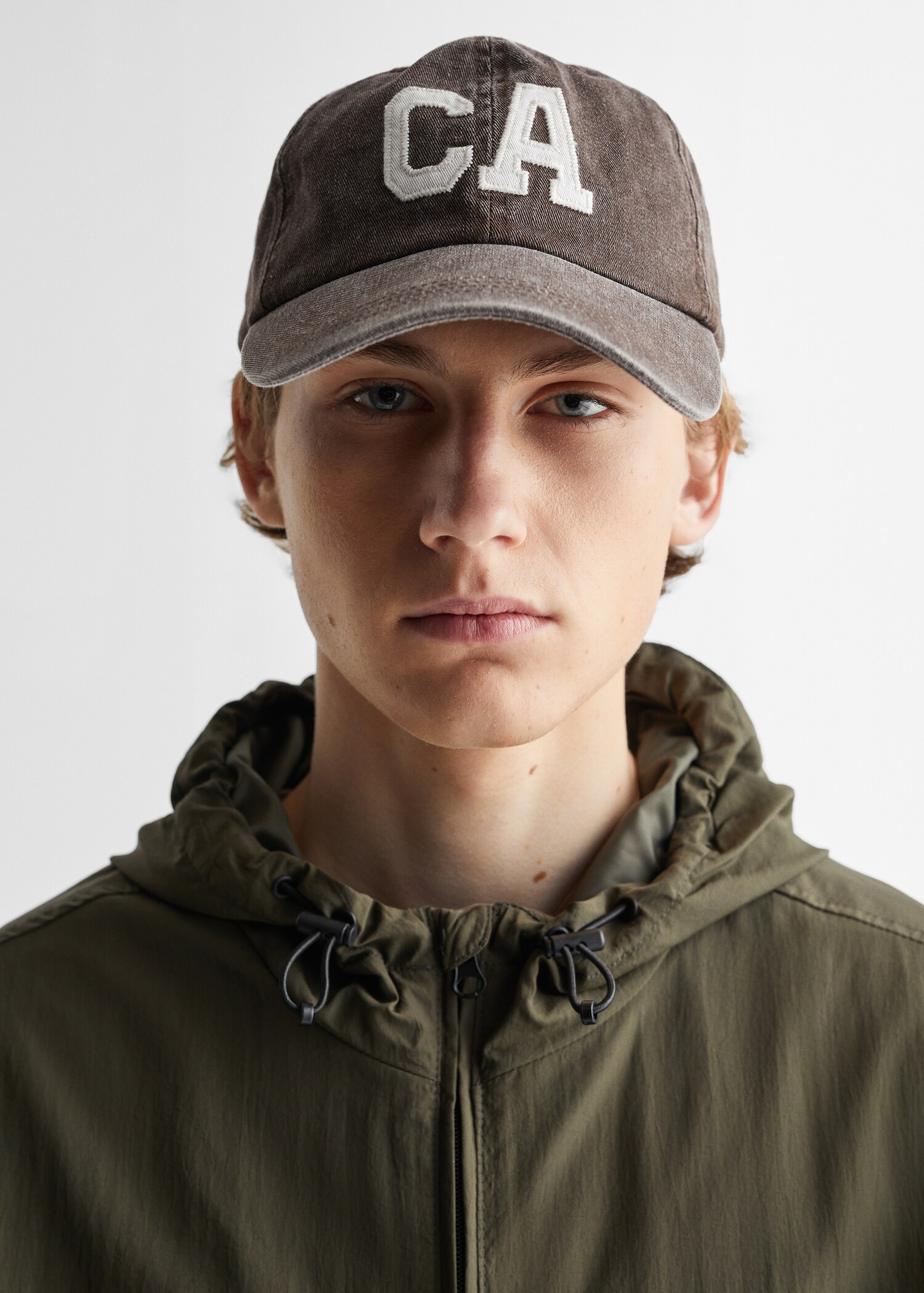 Gorra bordada CA - Detalle del artículo 2