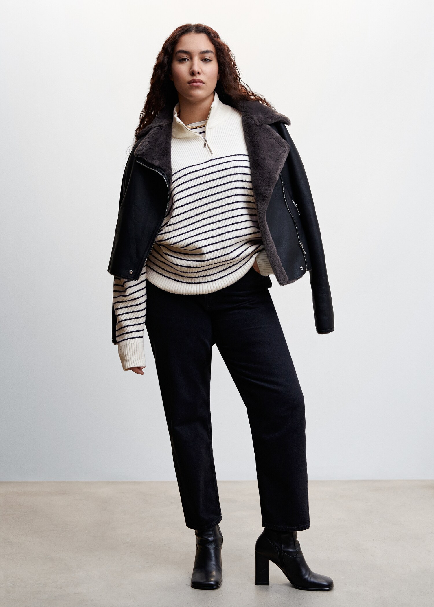 Striped sweater with zip - Details of the article 3