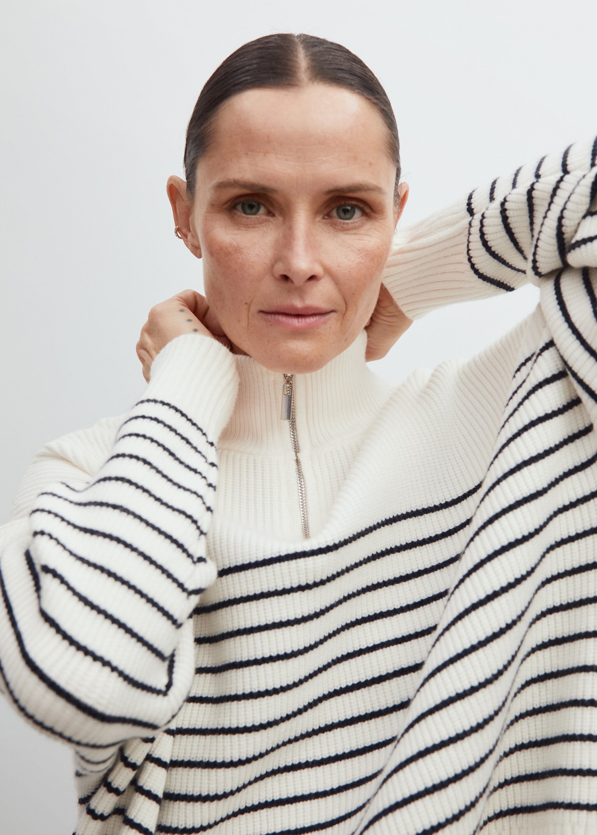 Striped sweater with zip - Details of the article 6