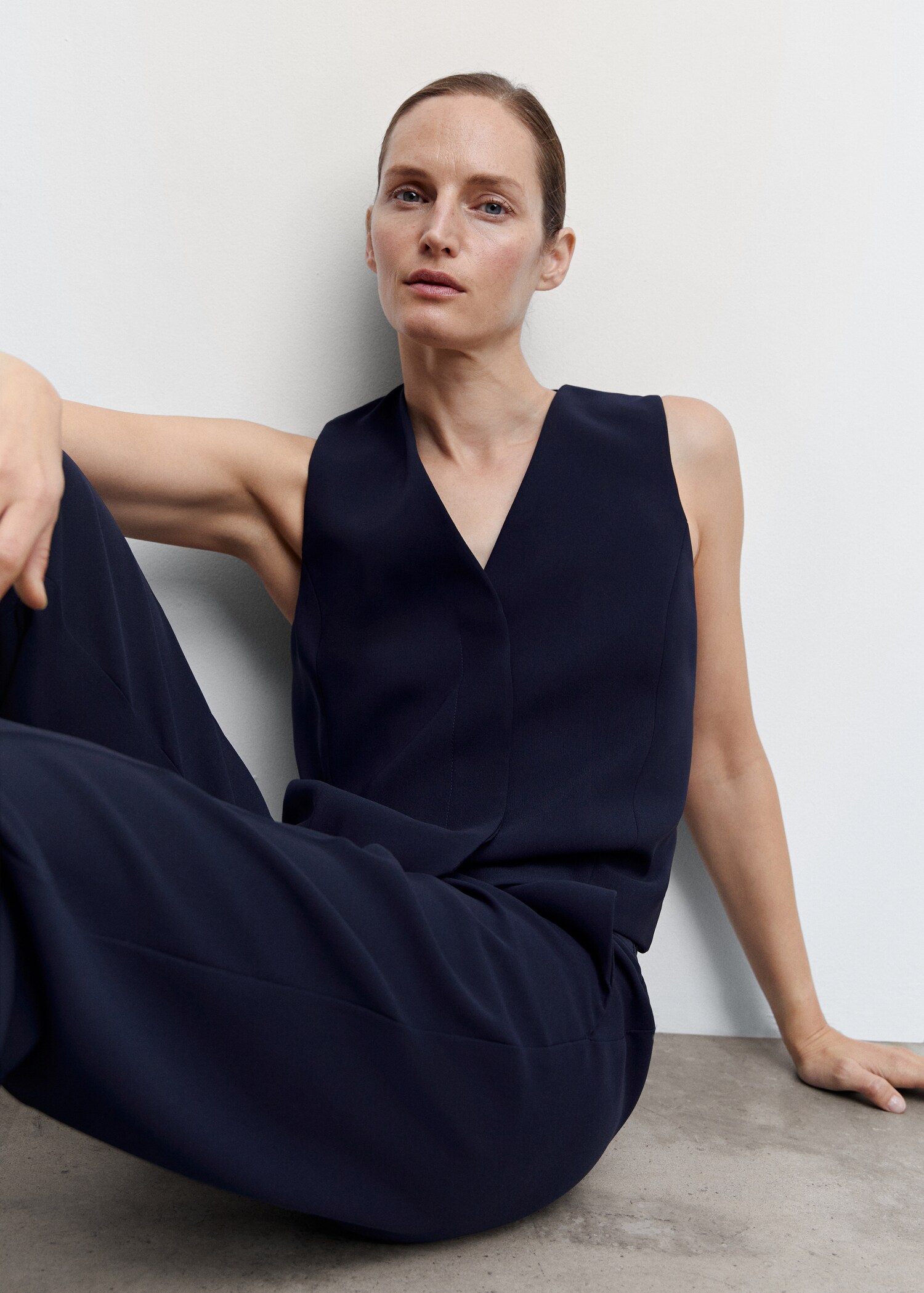 Suit waistcoat with buttons - Details of the article 2