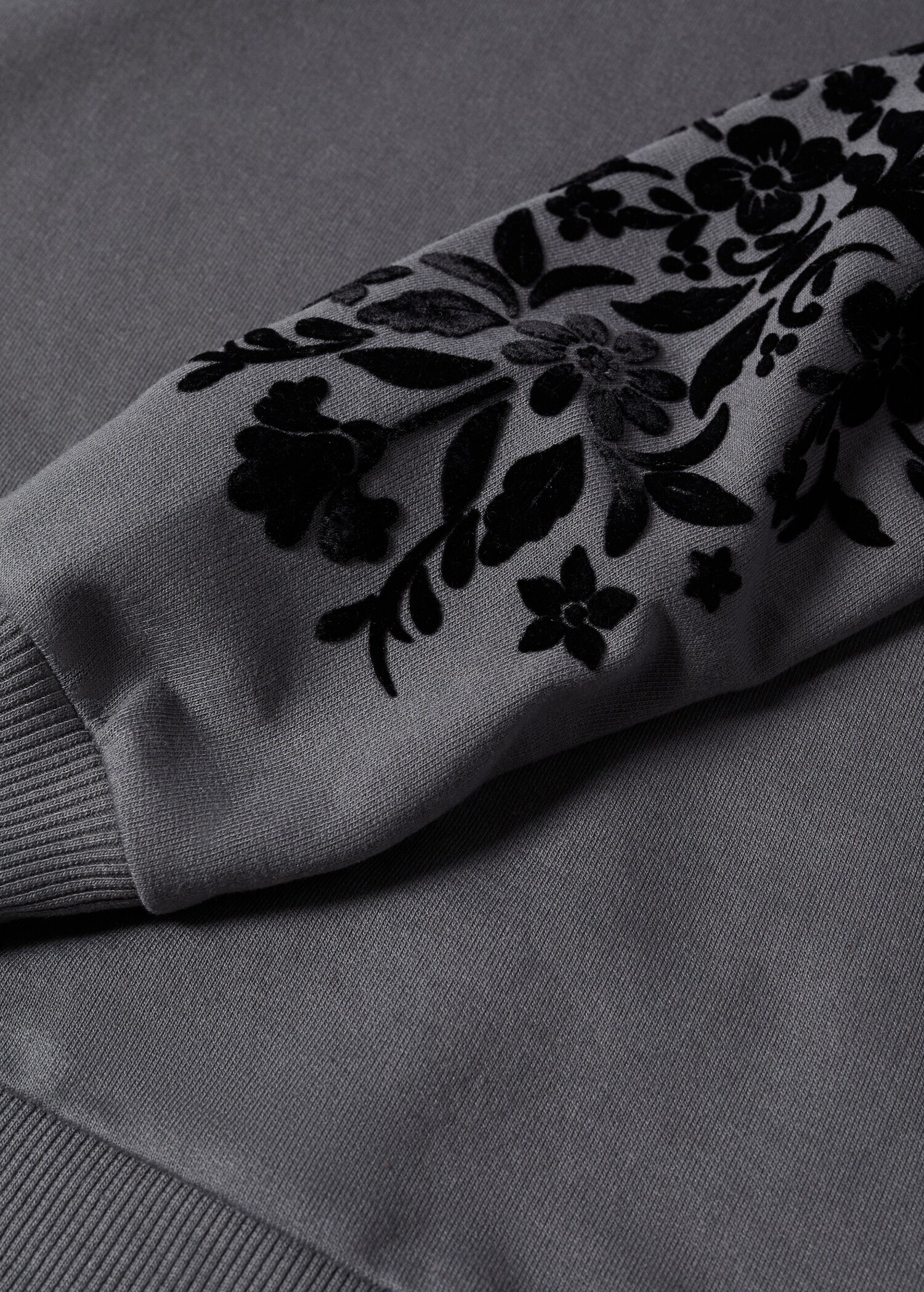 Gemustertes Sweatshirt mit Samtdetails - Detail des Artikels 8