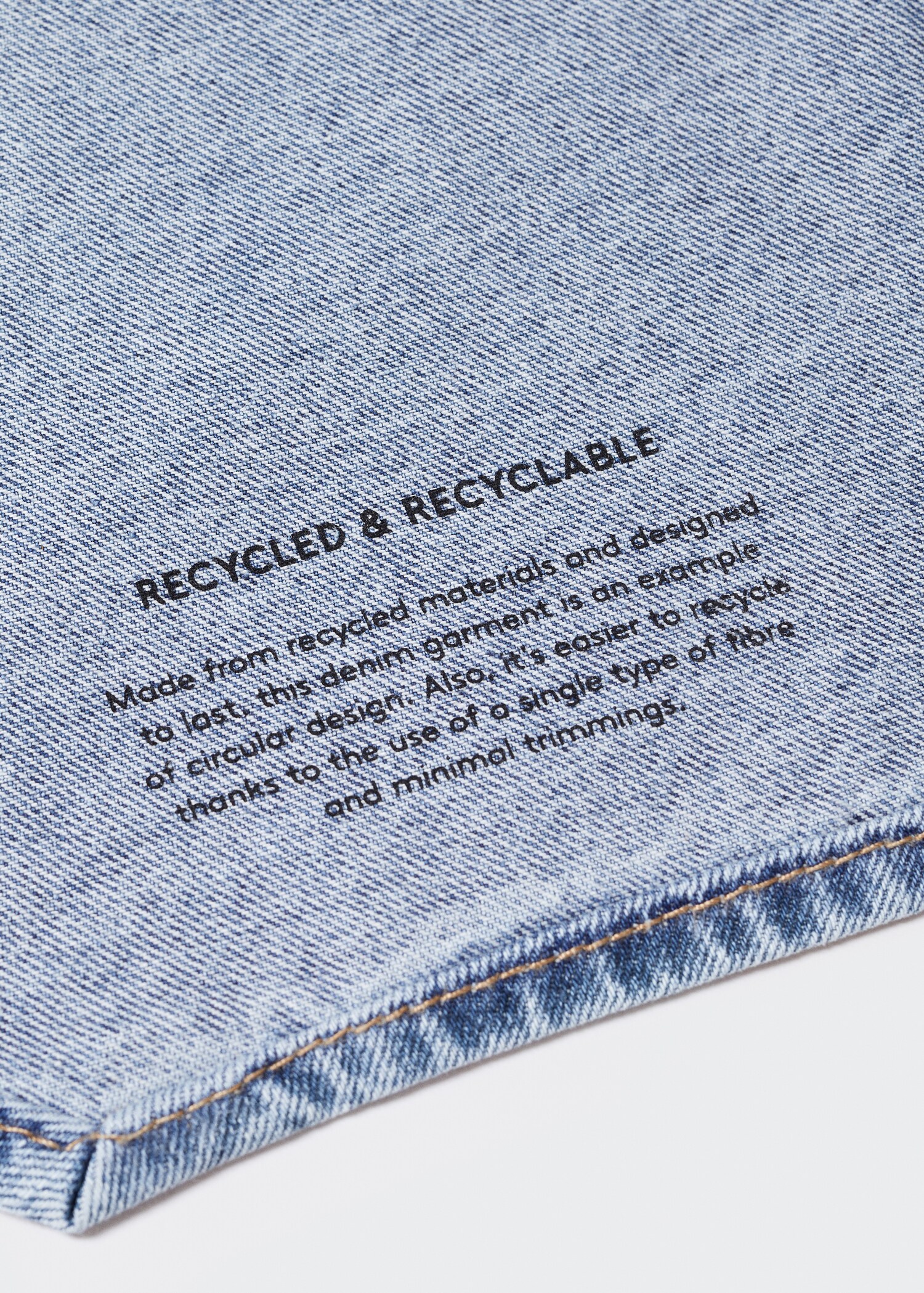 Denim gilet with pockets - Details of the article 0