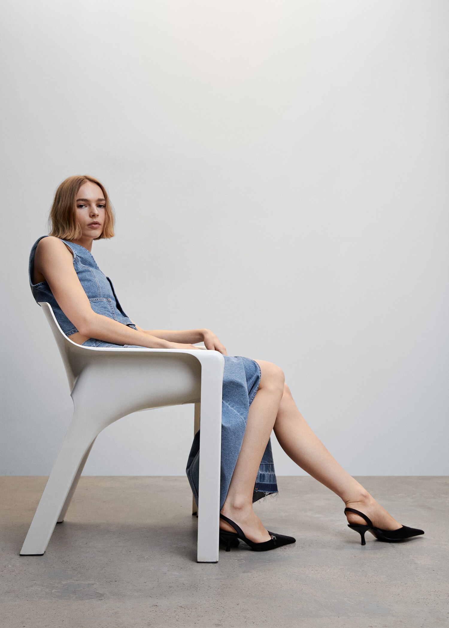 Denim gilet with pockets - Details of the article 2
