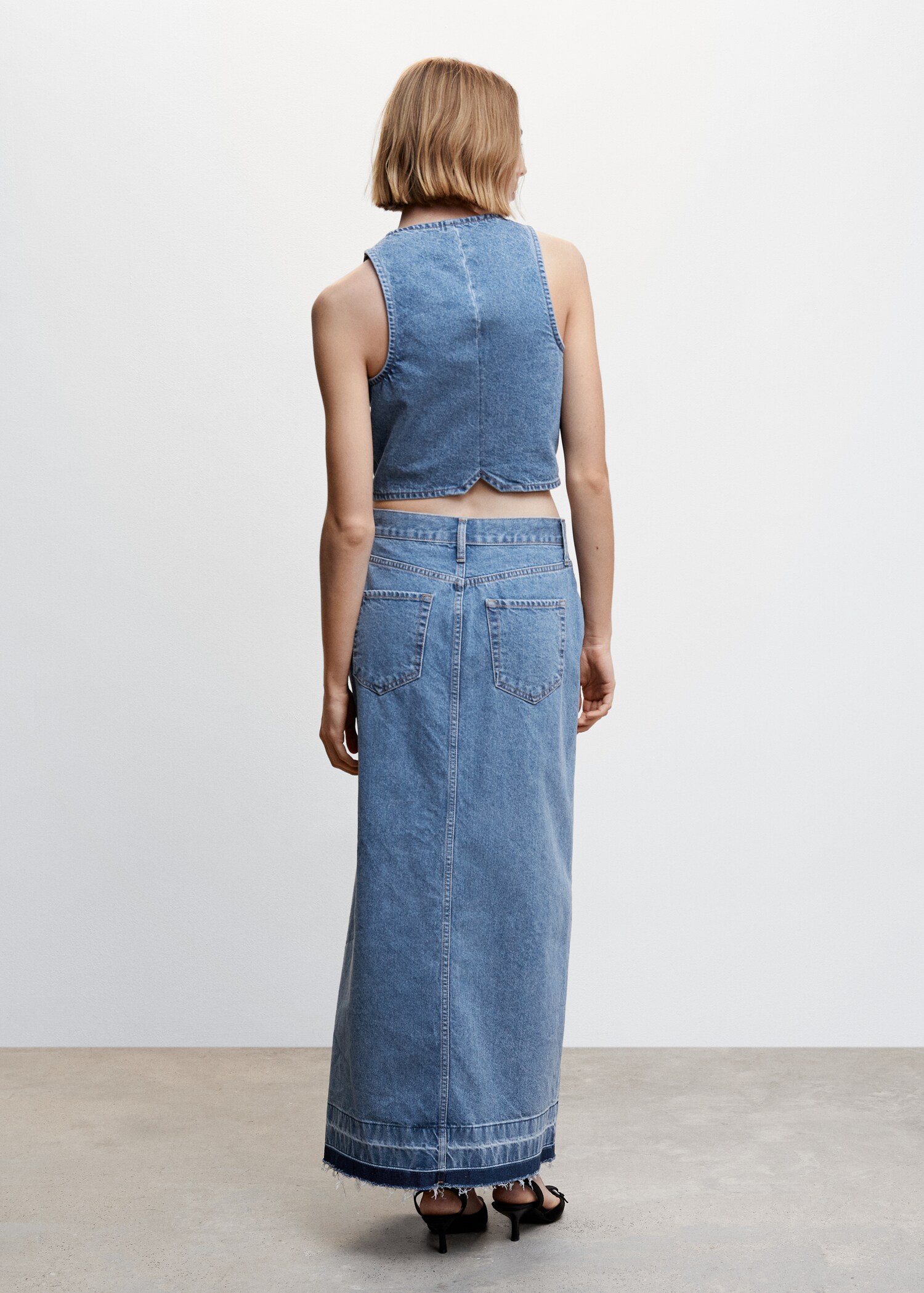 Denim gilet with pockets - Reverse of the article