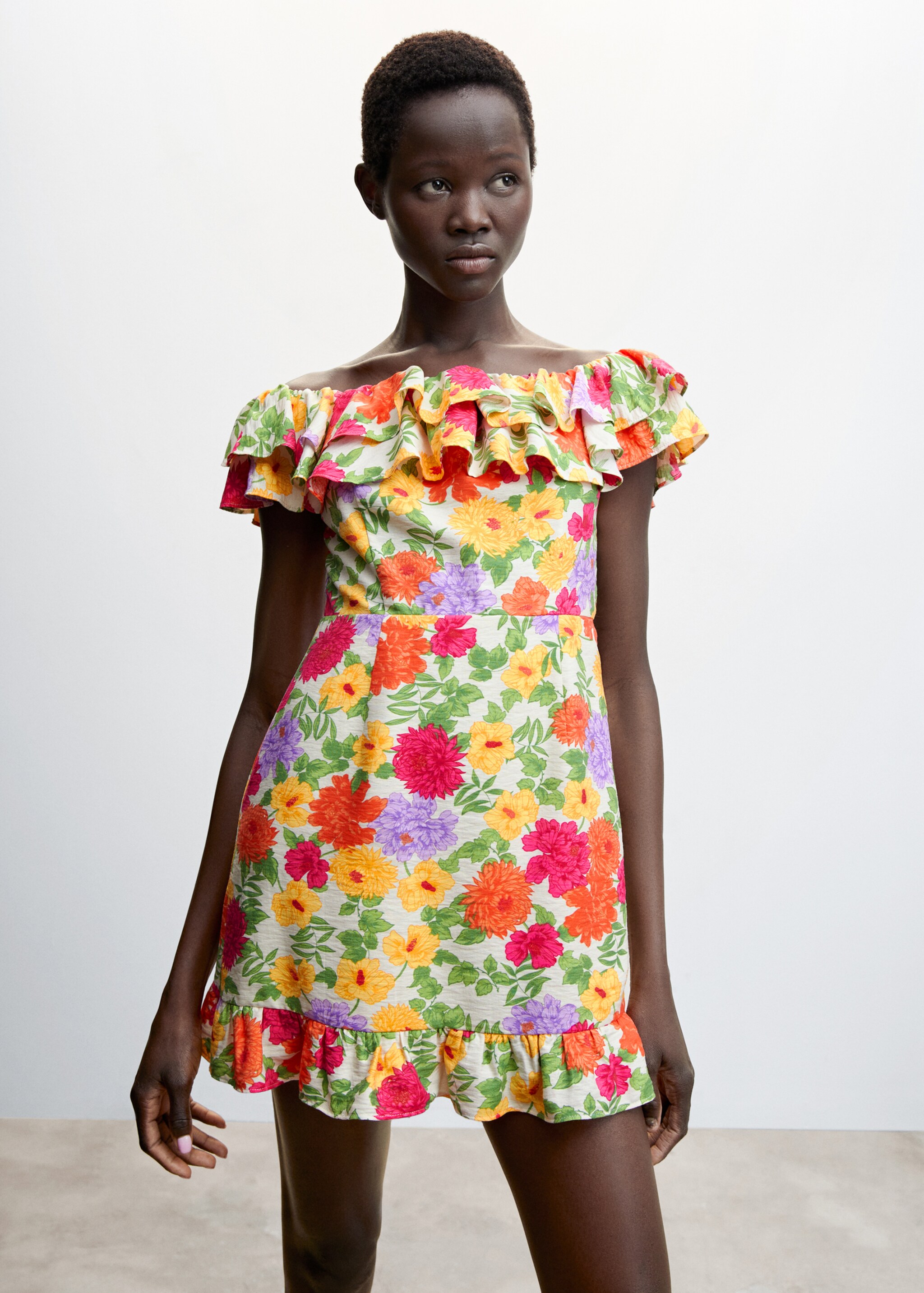 Vestido corto volantes - Plano medio, Crudo. Ref: 47094005-00.