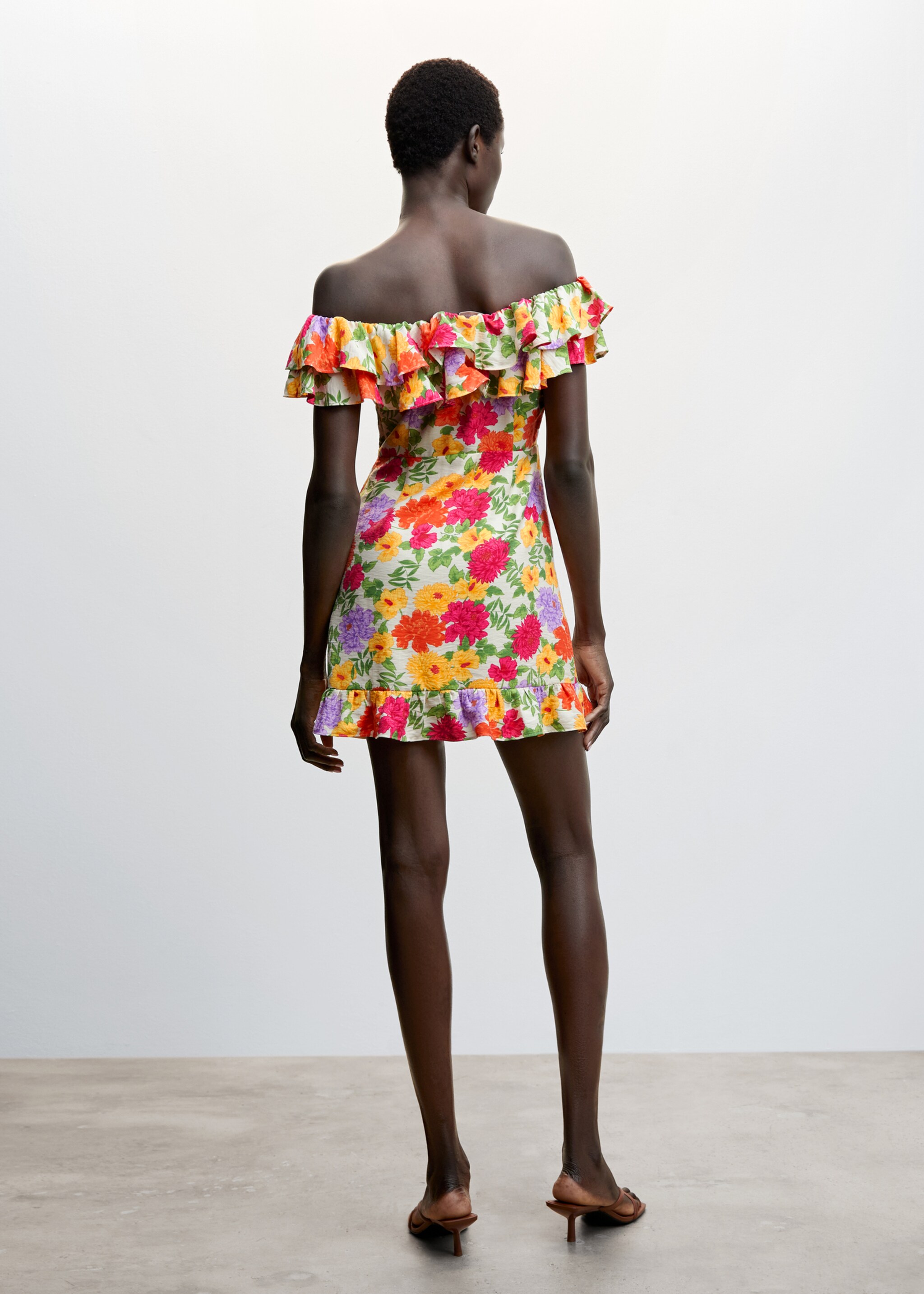 Vestido corto volantes - Reverso del artículo, Crudo. Ref: 47094005-00.