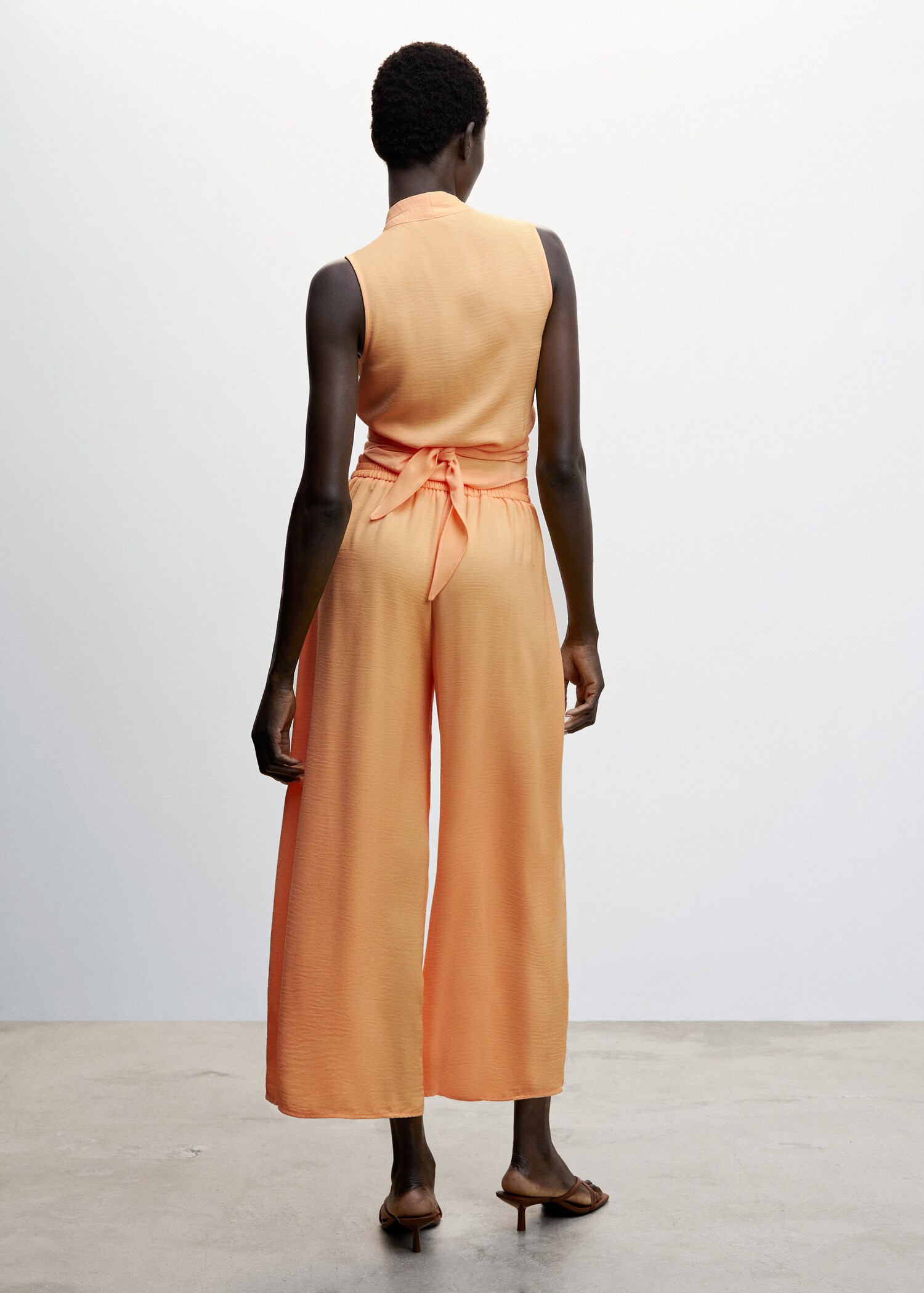 Wide leg fluid trousers - Reverse of the article
