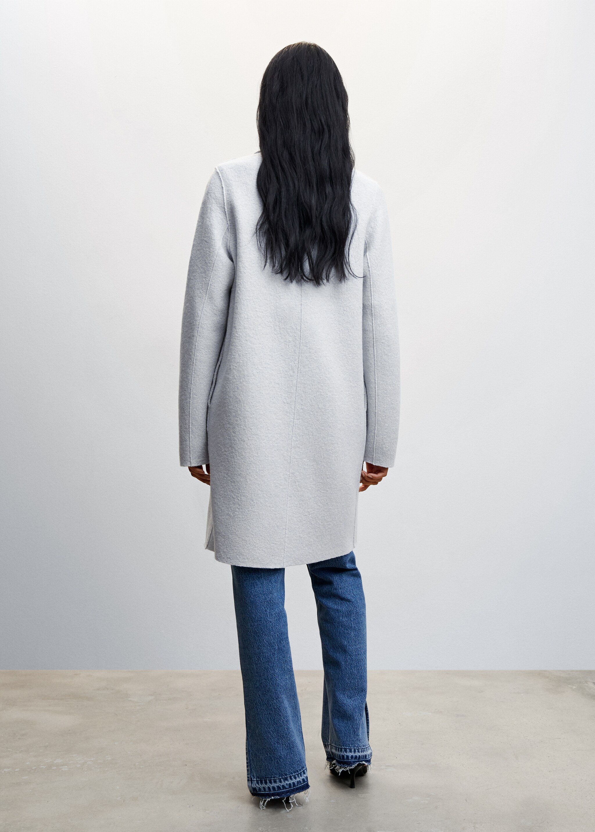 Buttoned wool coat - Reverse of the article