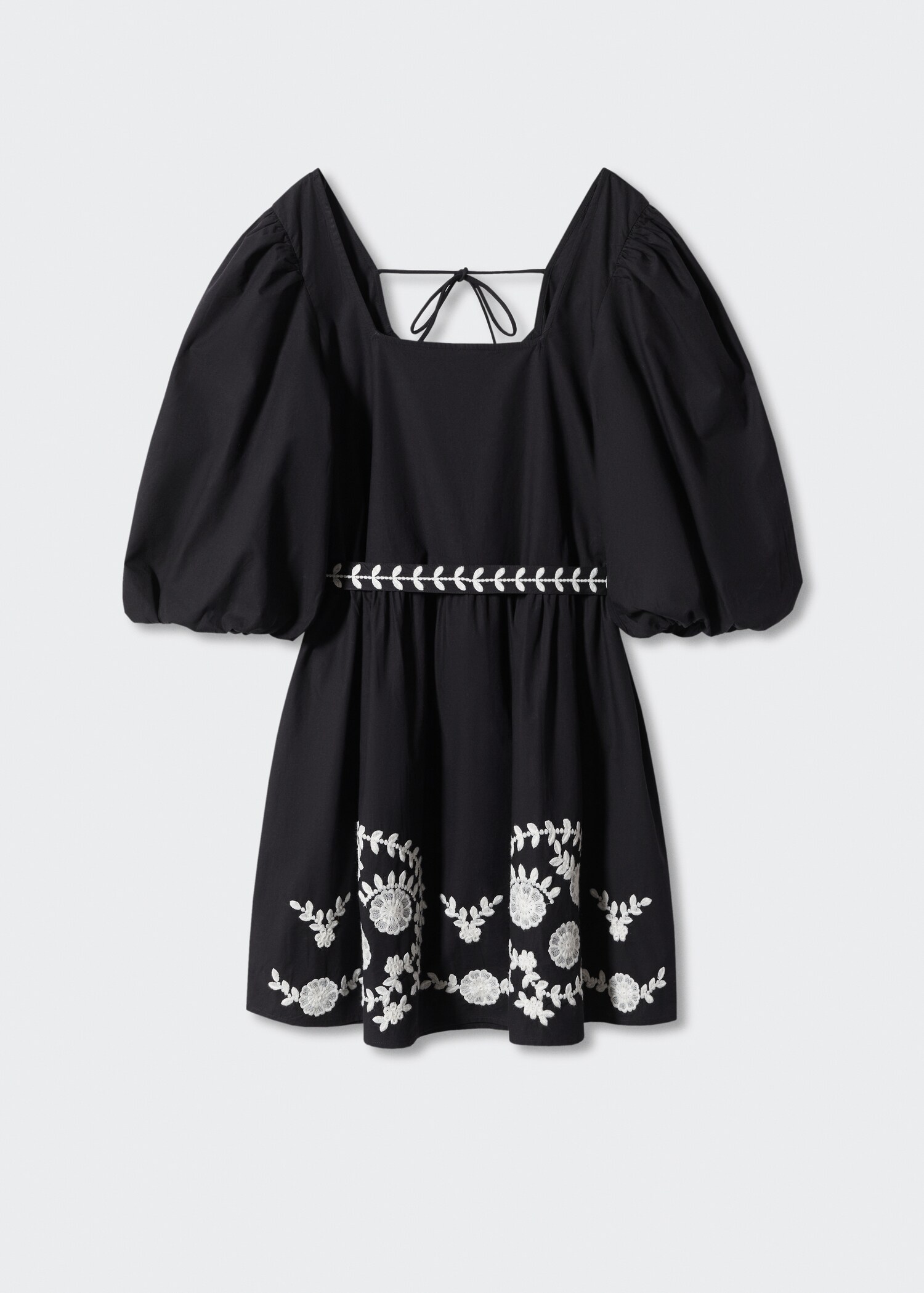 Vestido corto bordado  - Artículo sin modelo