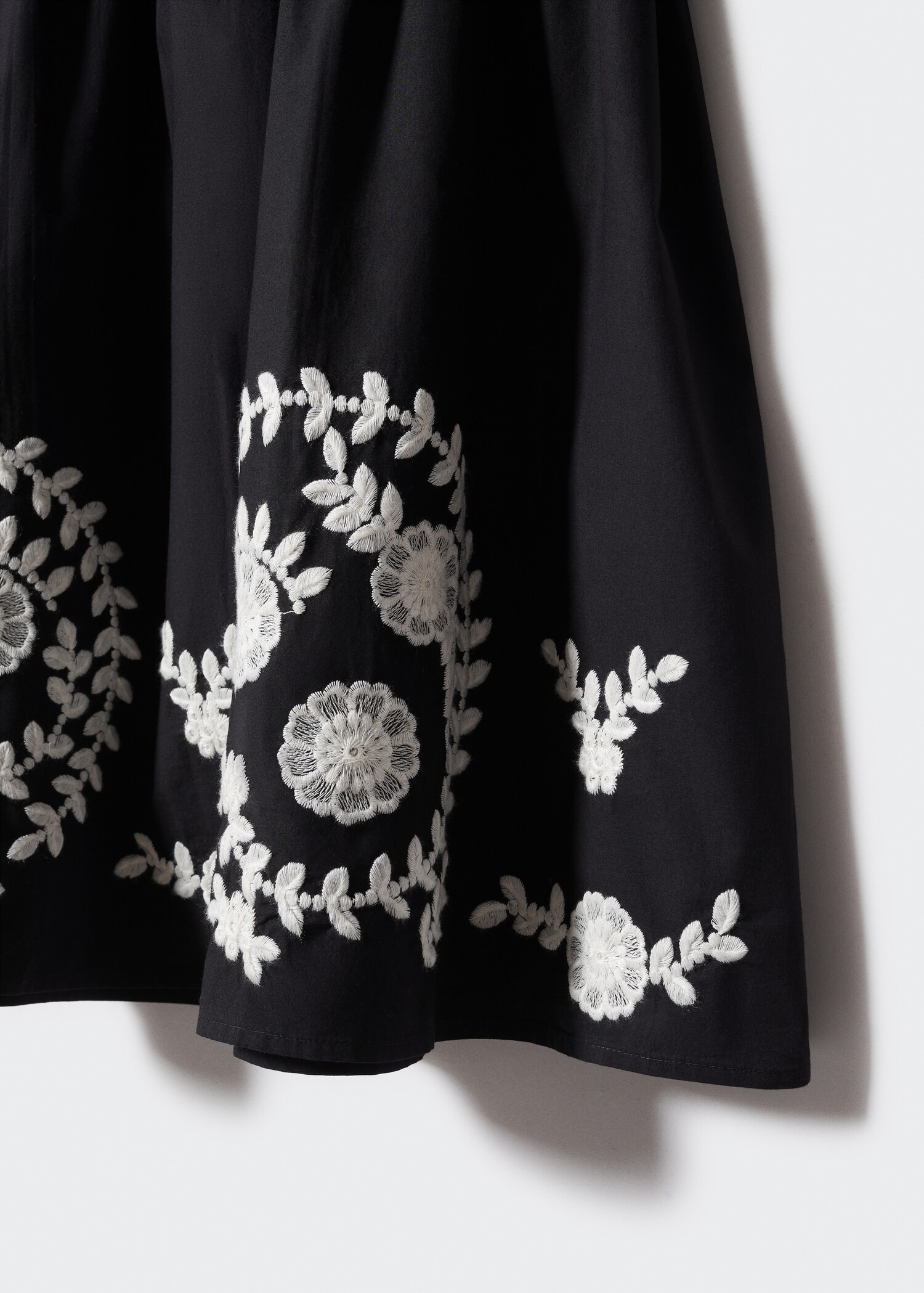 Vestido corto bordado  - Detalle del artículo 8