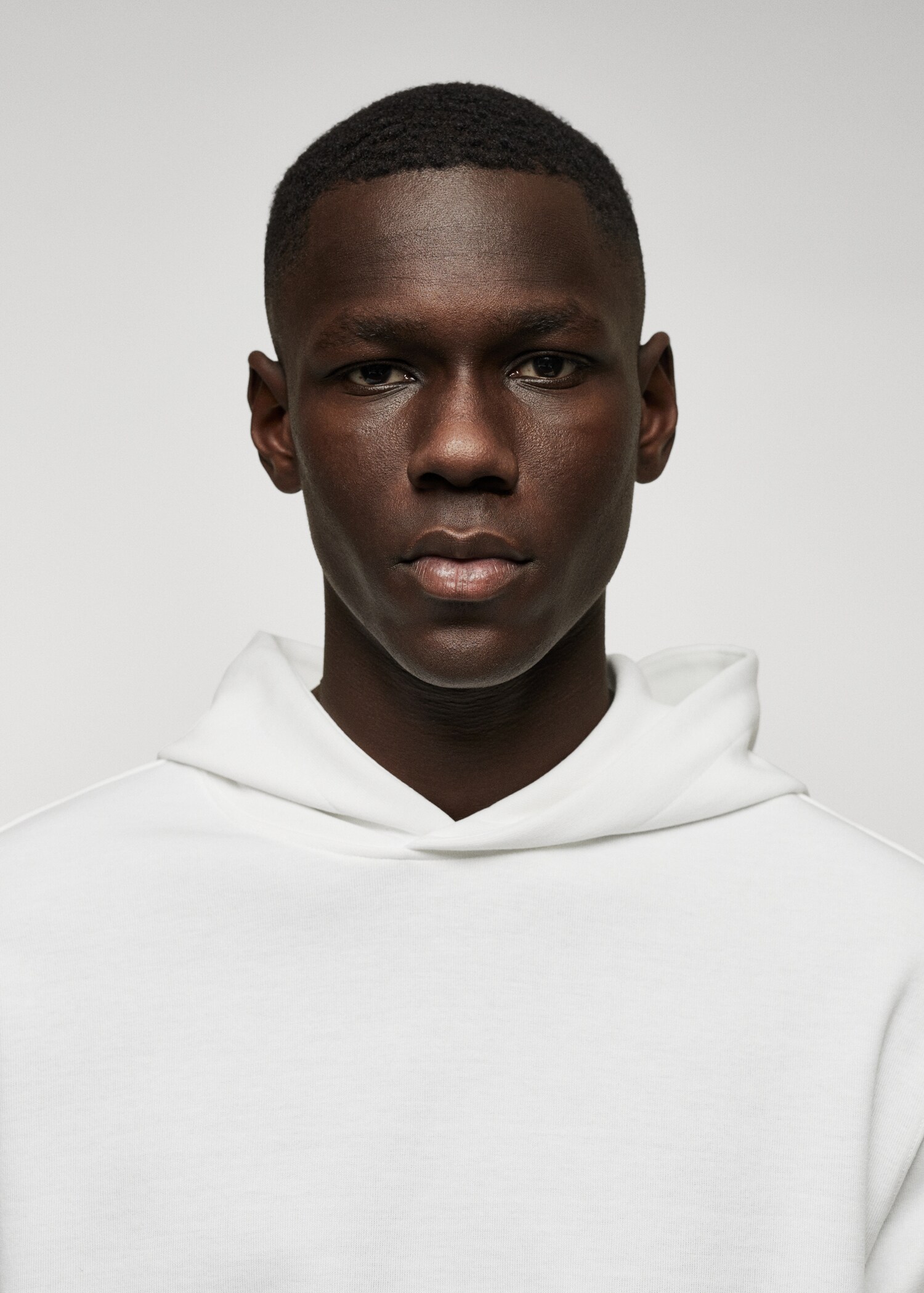Short-sleeved hooded sweatshirt - Details of the article 1