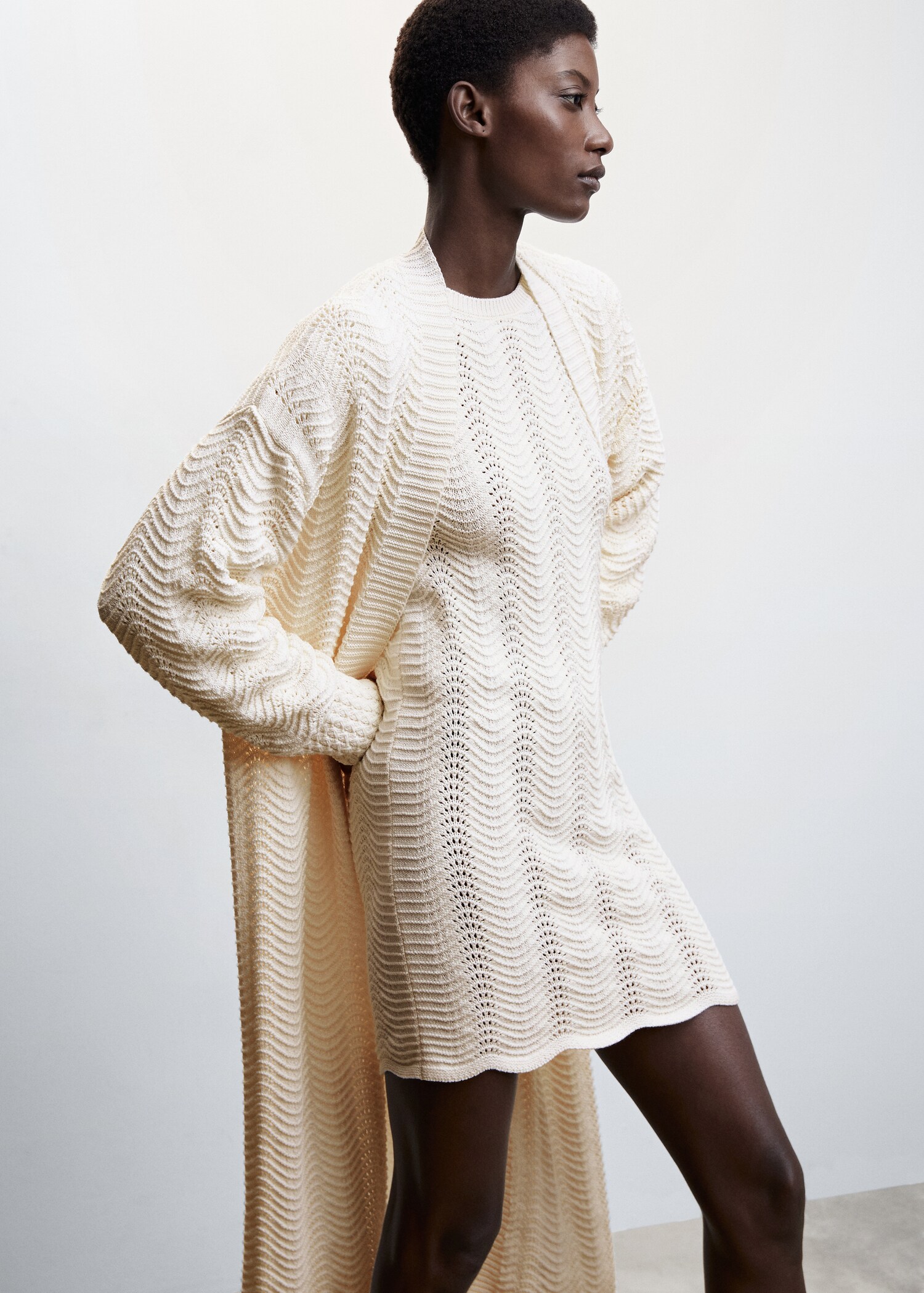 Long openwork knitted cardigan - Medium plane