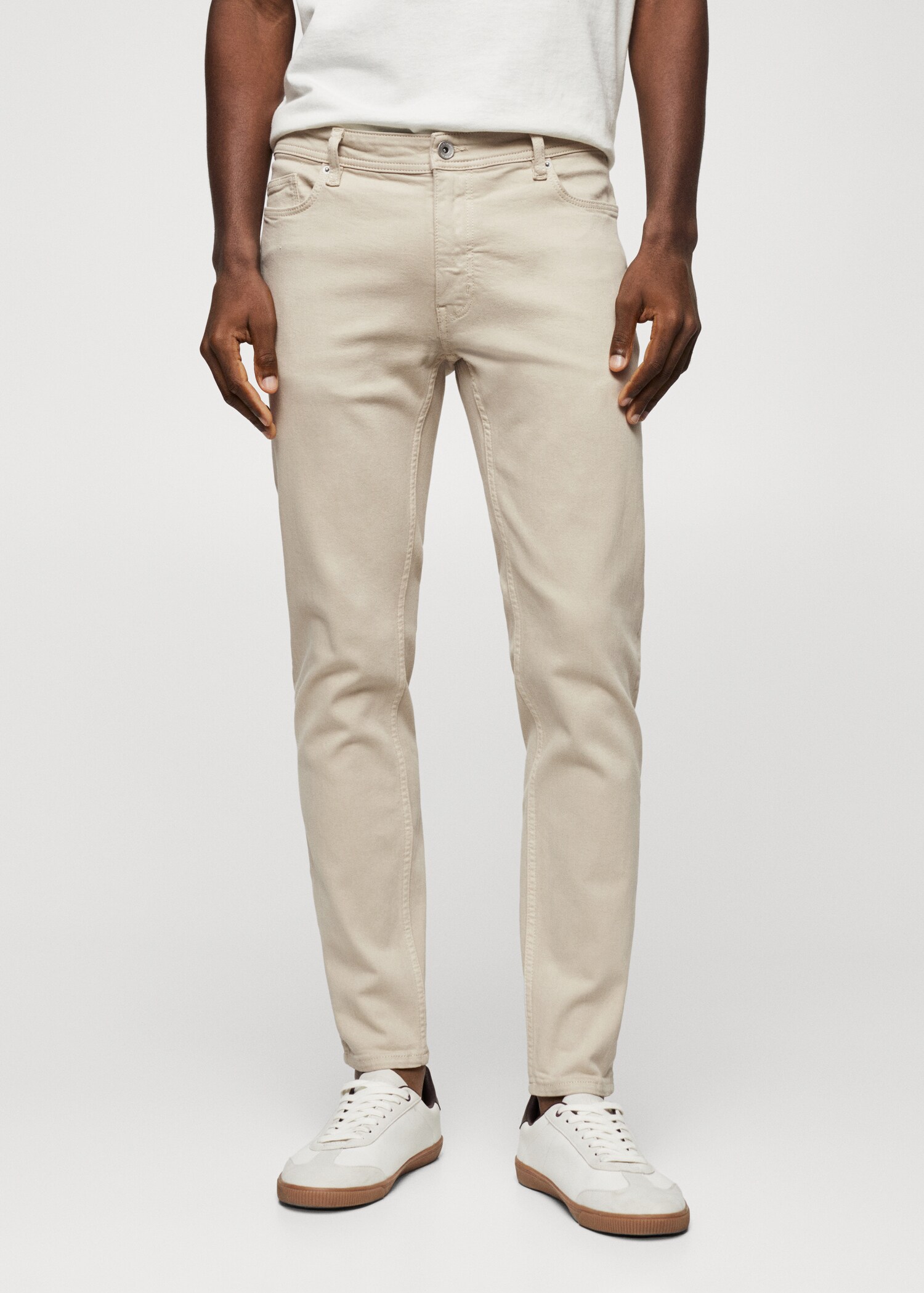 Jean skinny coloré - Plan moyen