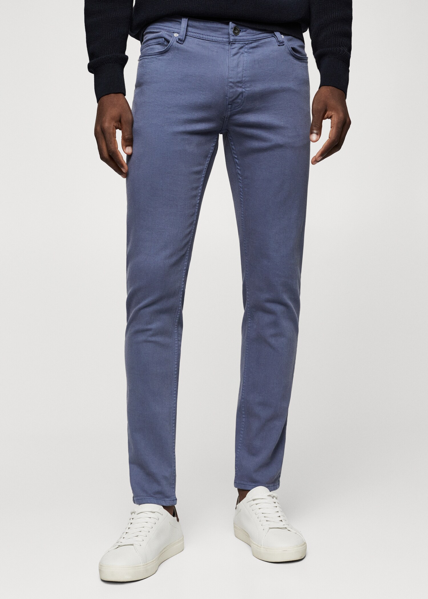 Jean skinny coloré - Plan moyen