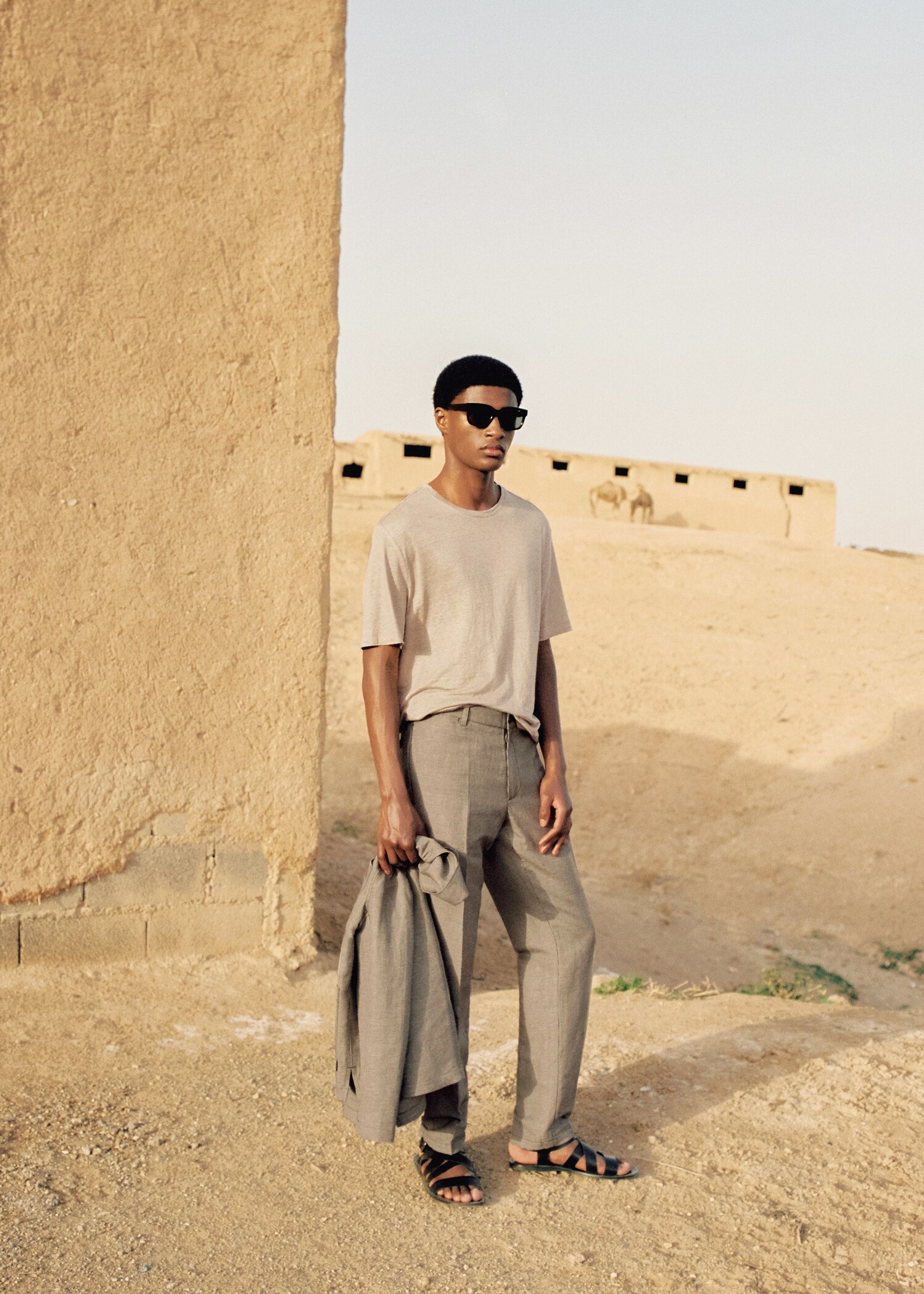 100% linen slim-fit t-shirt - Details of the article 5