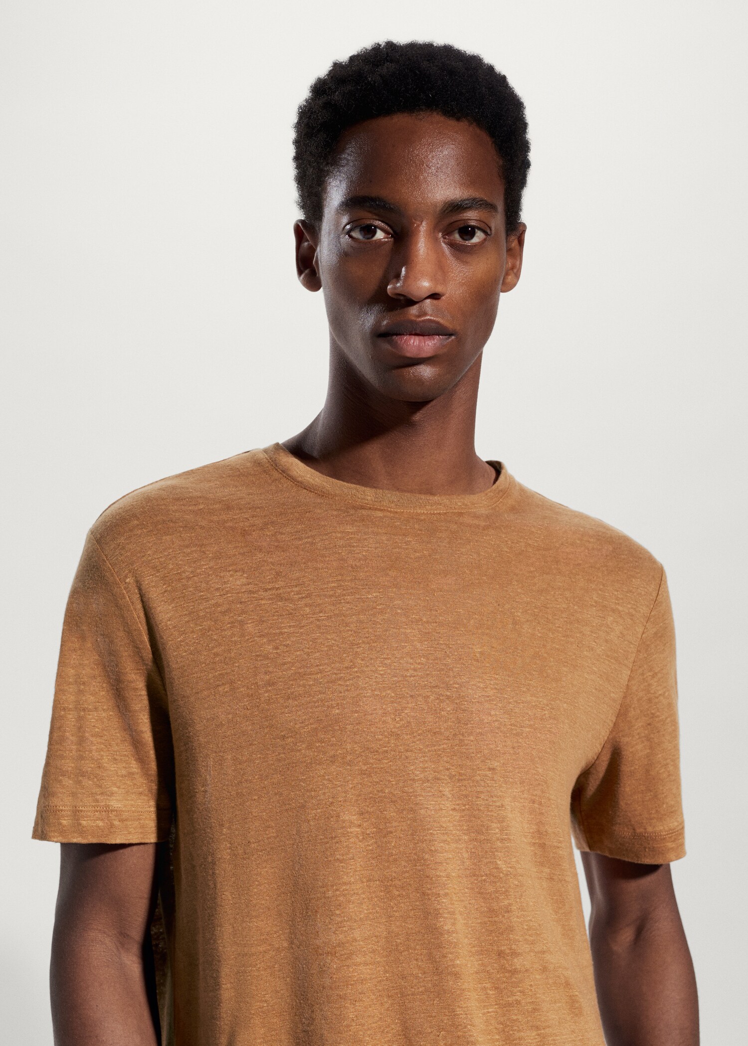 100% linen slim-fit t-shirt - Details of the article 1