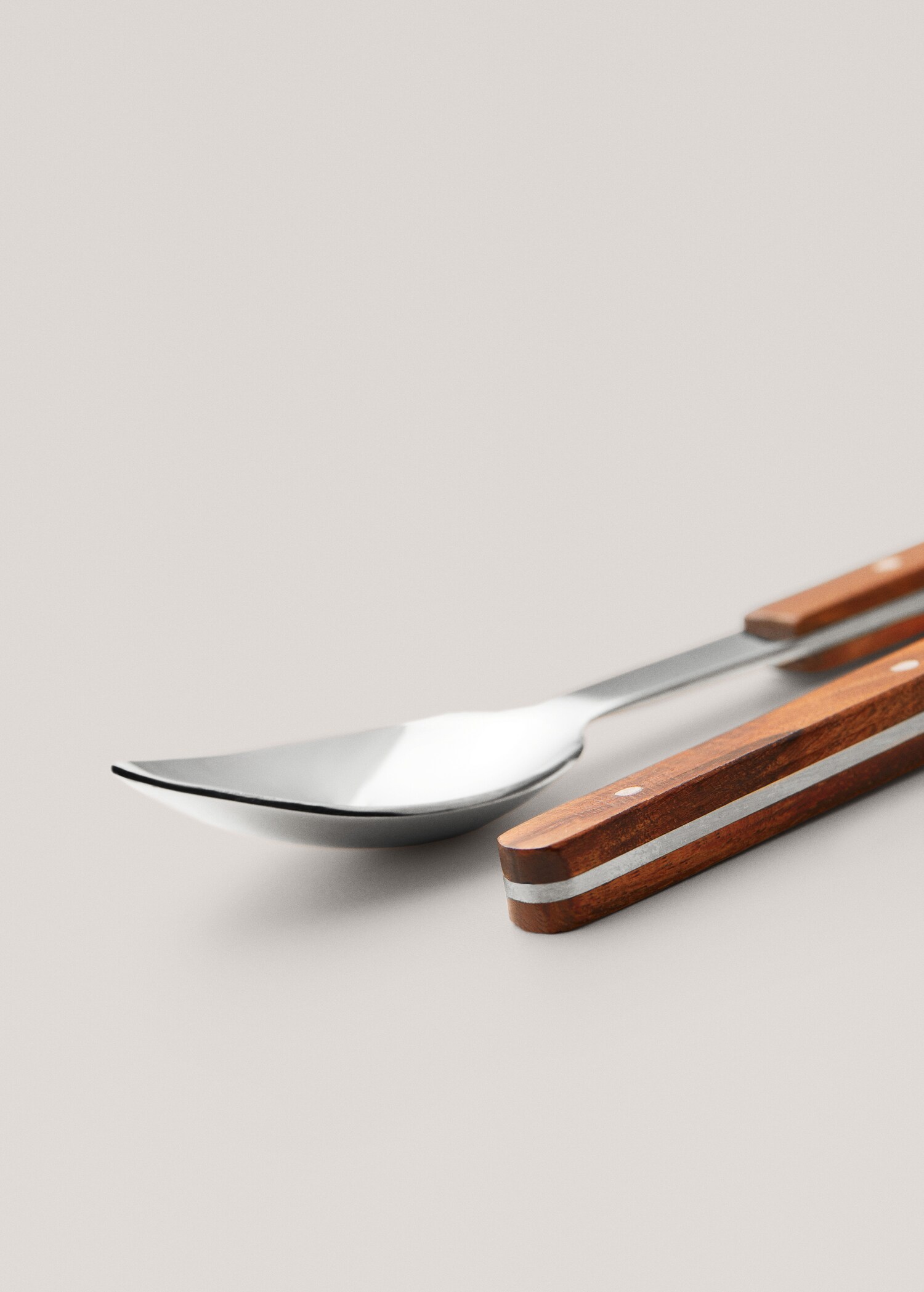 Pack of 4 wooden-handle spoons - Details of the article 2