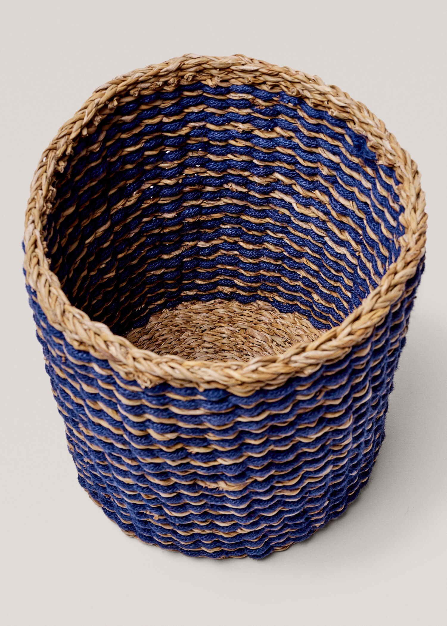 Cesta cilíndrica de 100% bunho - Pormenor do artigo 1