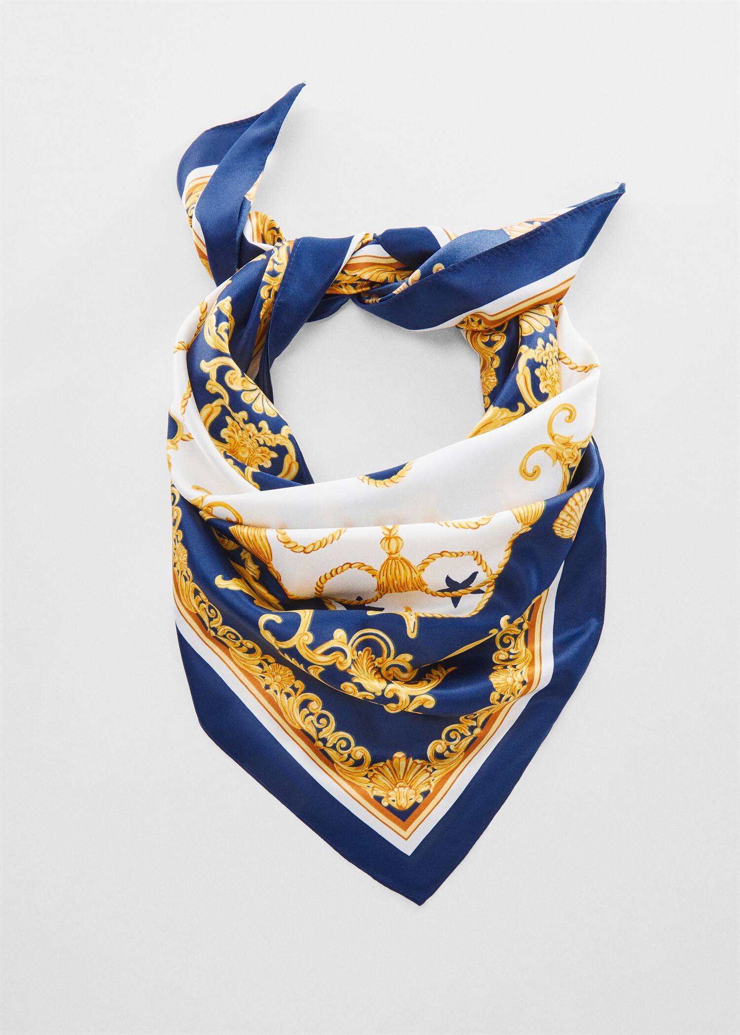 Foulard imprimé - Plan moyen