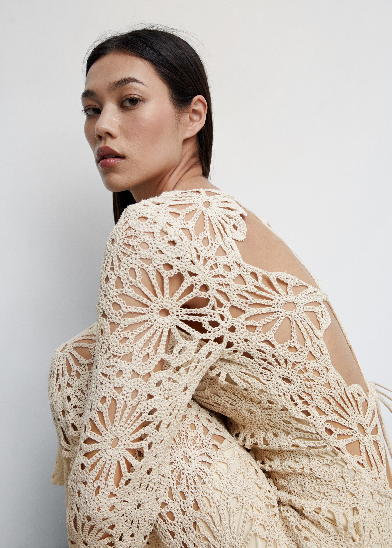 Crochet dress with back neckline - Details of the article 2