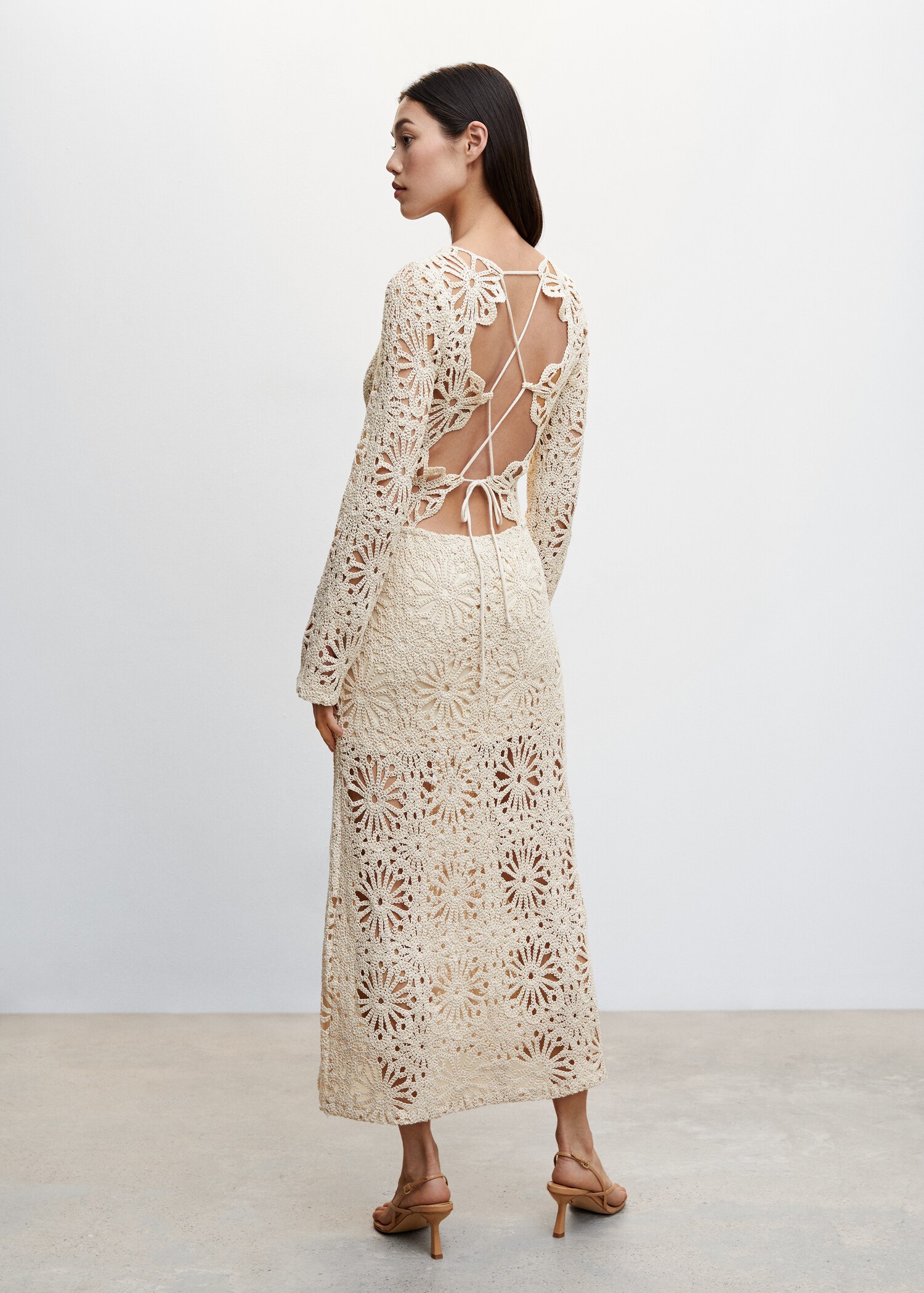 Crochet dress with back neckline - Reverse of the article