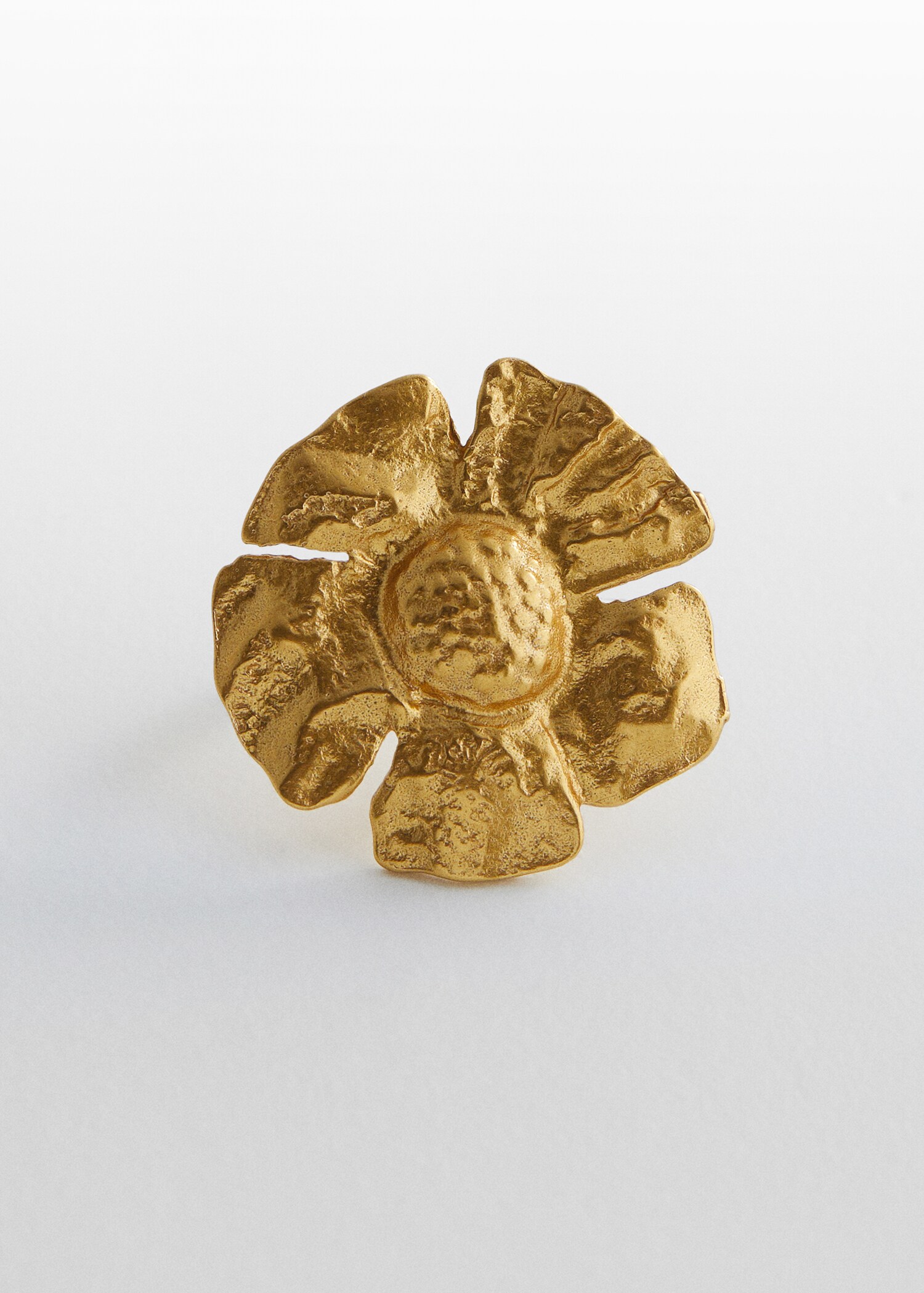 Bague fleur texturée - Plan moyen