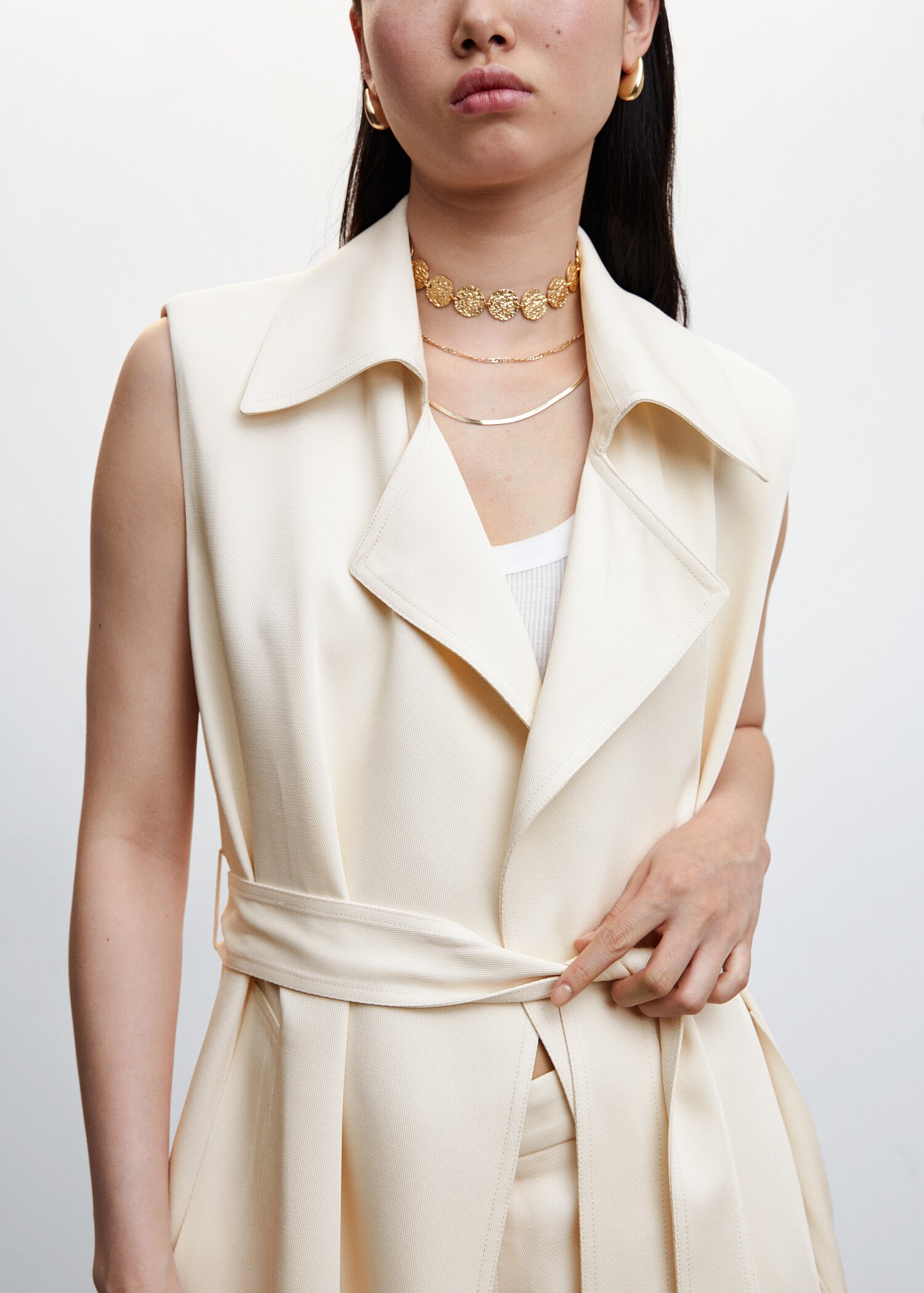 Long vest with lapels  - Details of the article 6