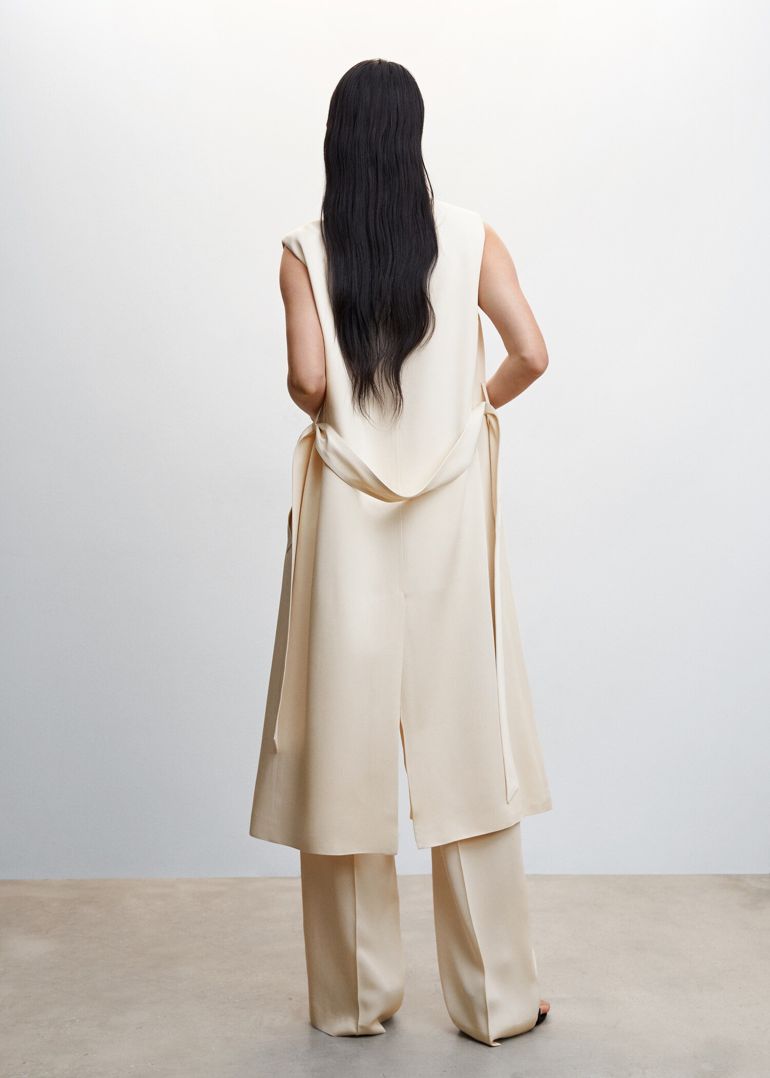Long vest with lapels  - Reverse of the article