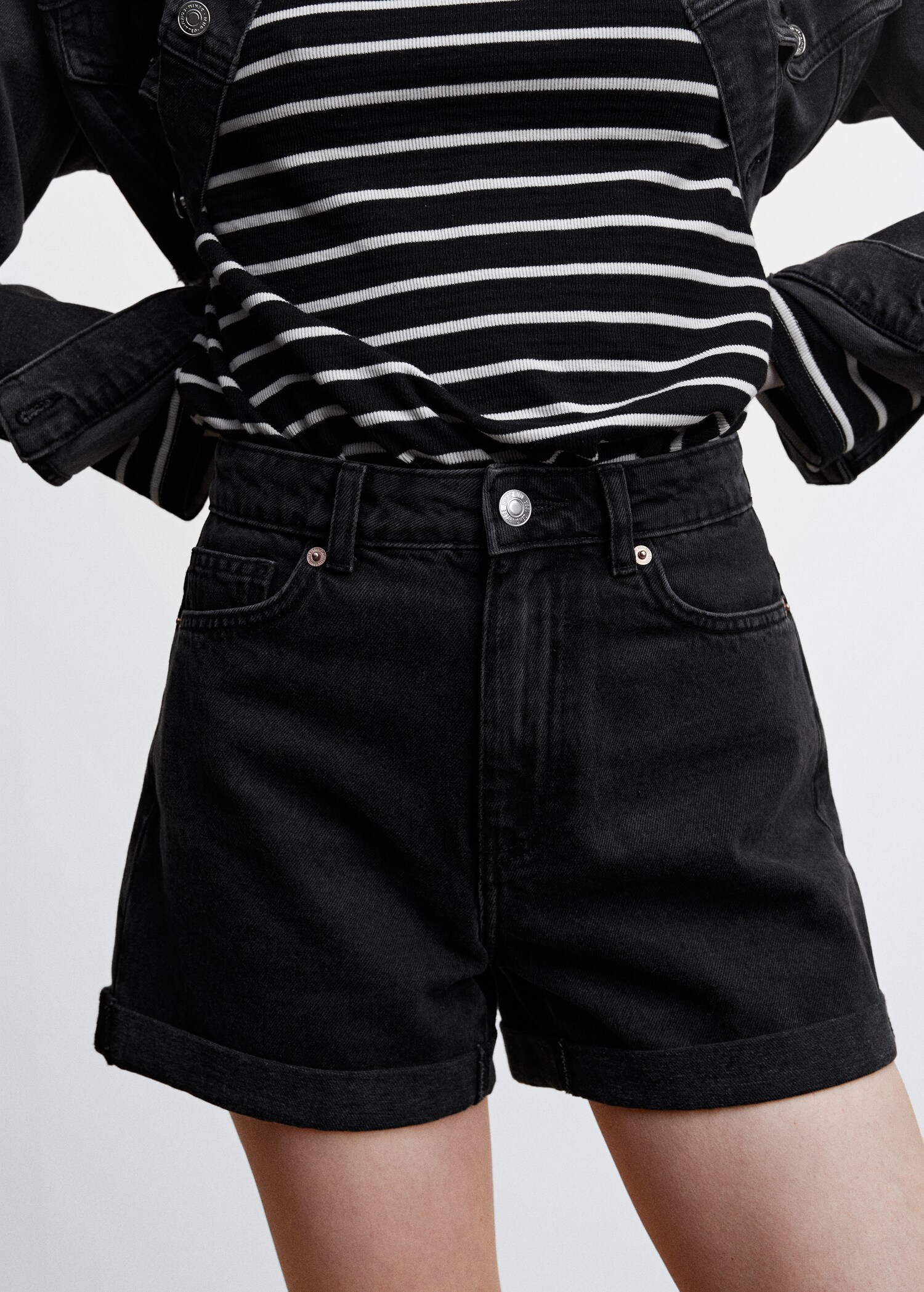 Shorts vaqueros mom-fit - Plano medio