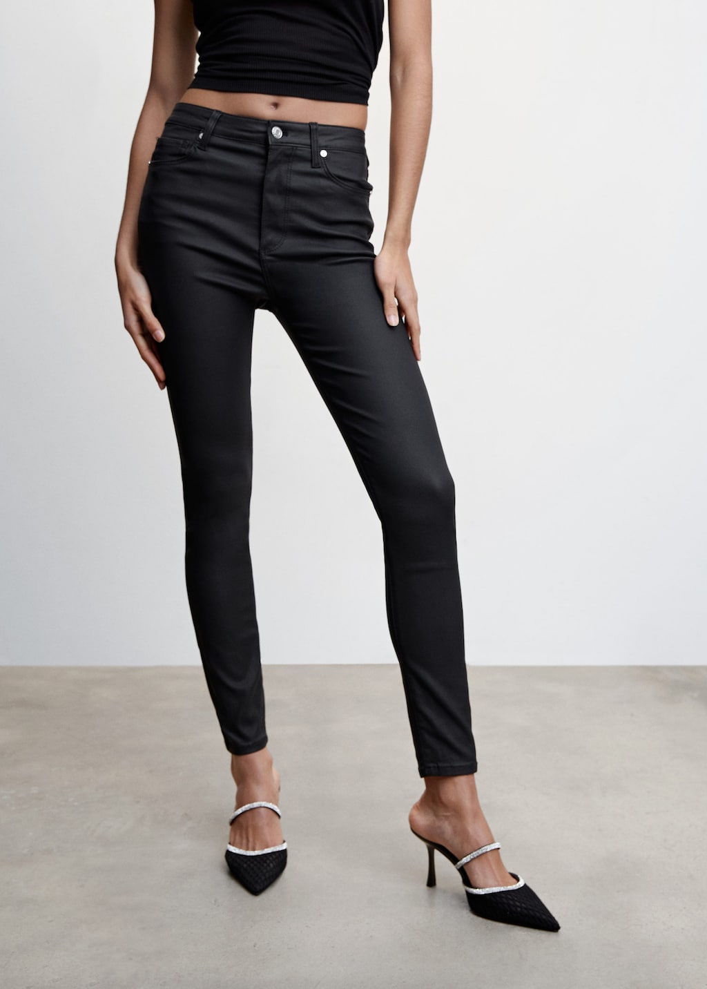 Waxed high-rise skinny jeans | MANGO