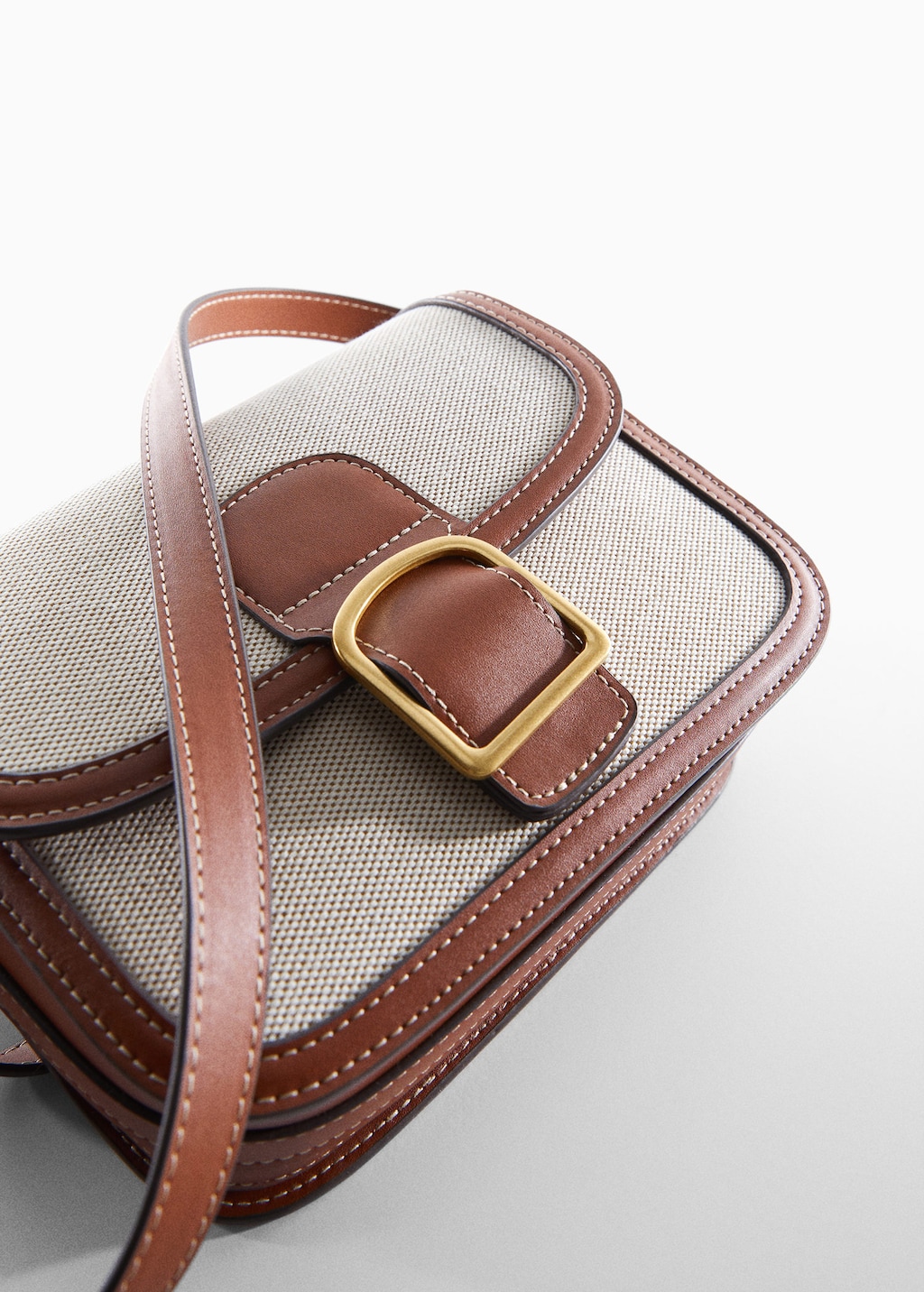 Contrast cross body bag MANGO