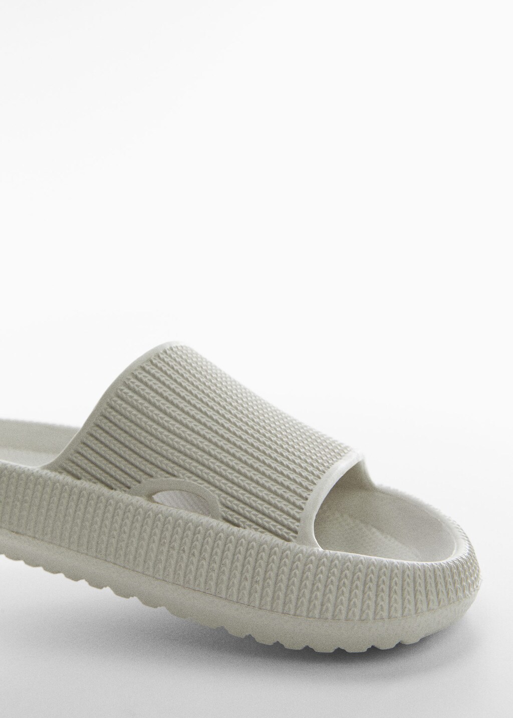 Textured flip flops MANGO