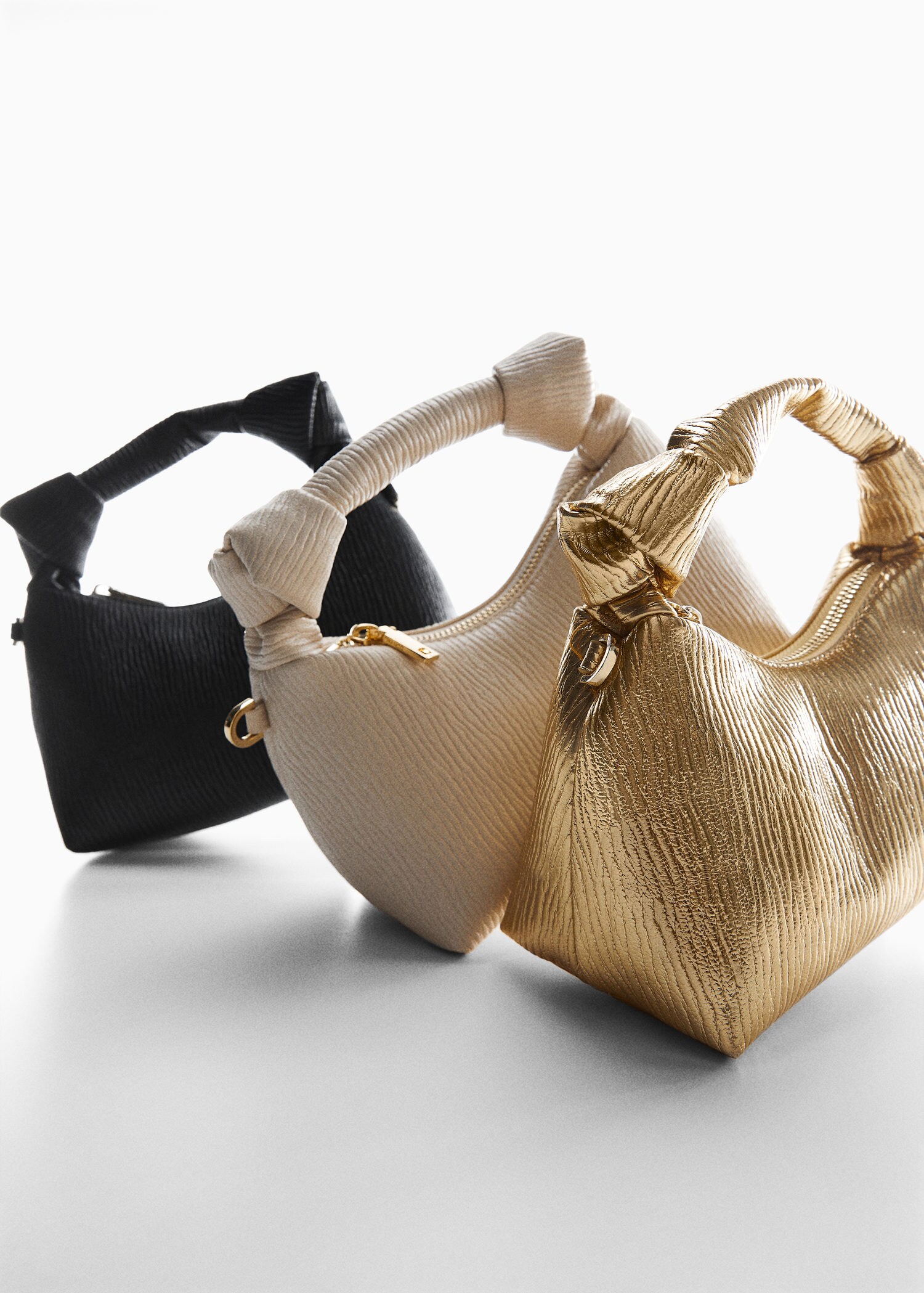 Textured knot handle bag | MANGO