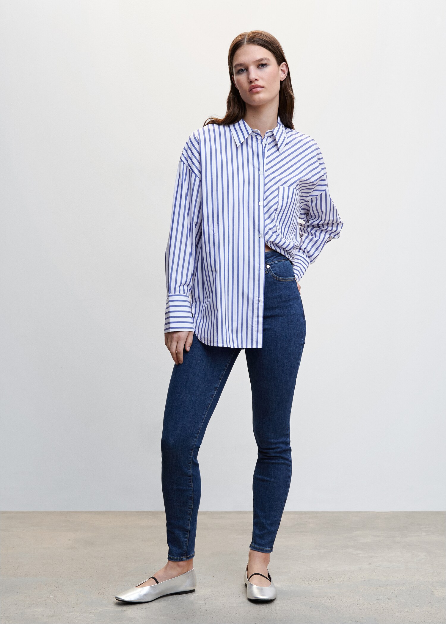 Jeans skinny tiro alto  - Plano general