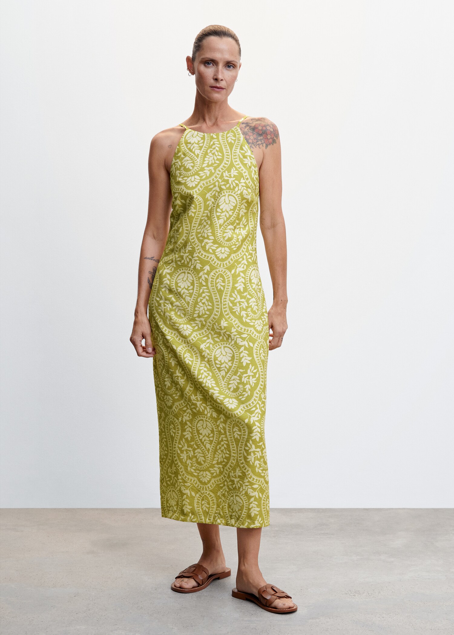 Printed halter gown - General plane
