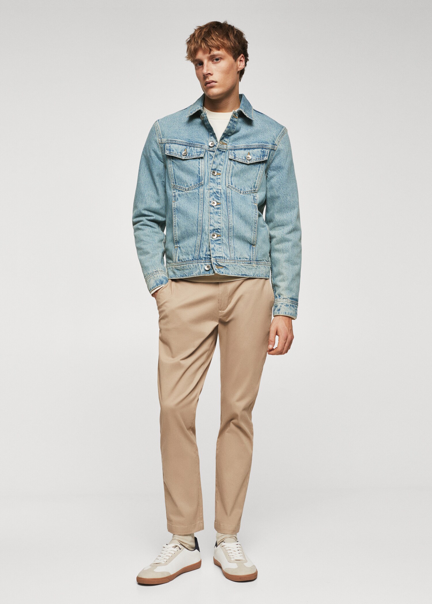 Denimjakke med vintage-vask - Total bildeutsnitt