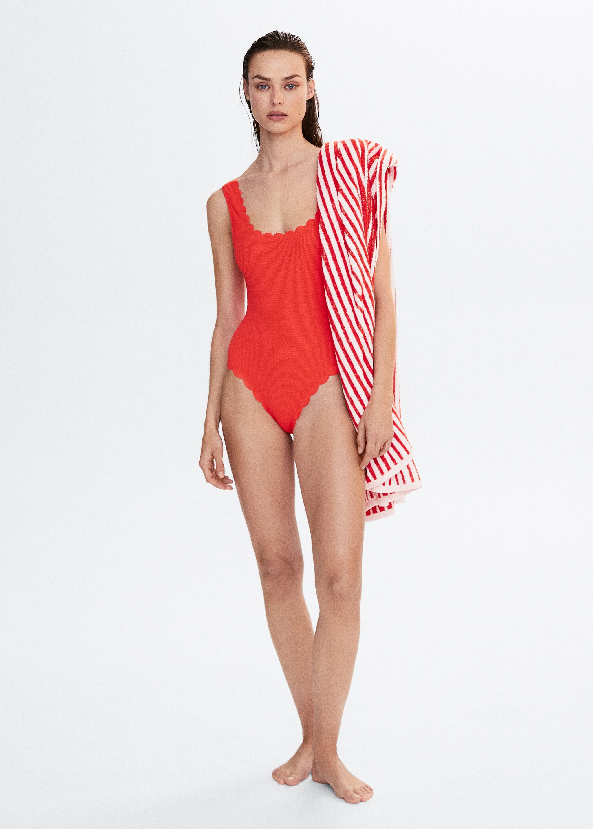 Scallop-textured swimsuit - General plane