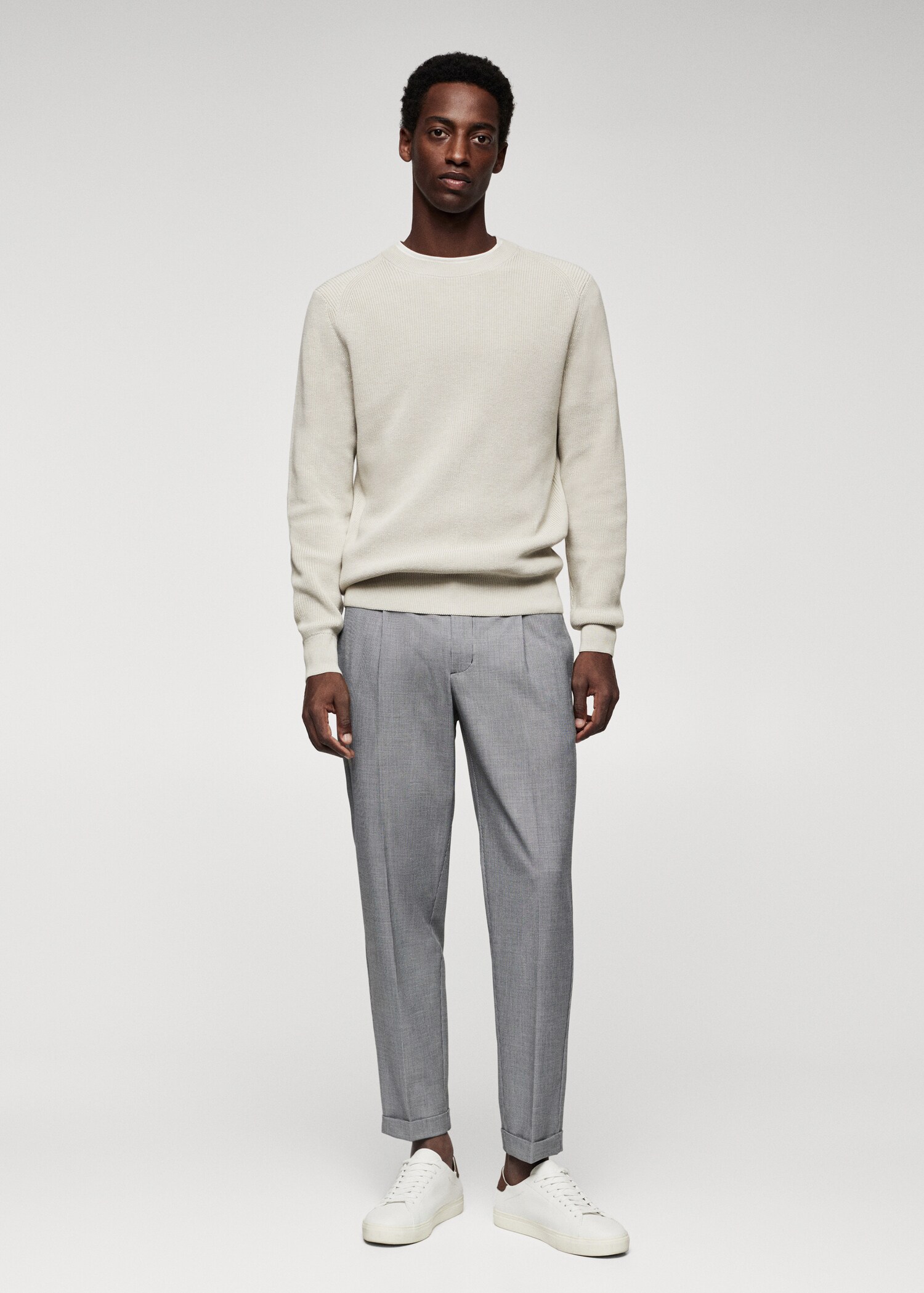 Pantalón slim fit pinzas - Plano general