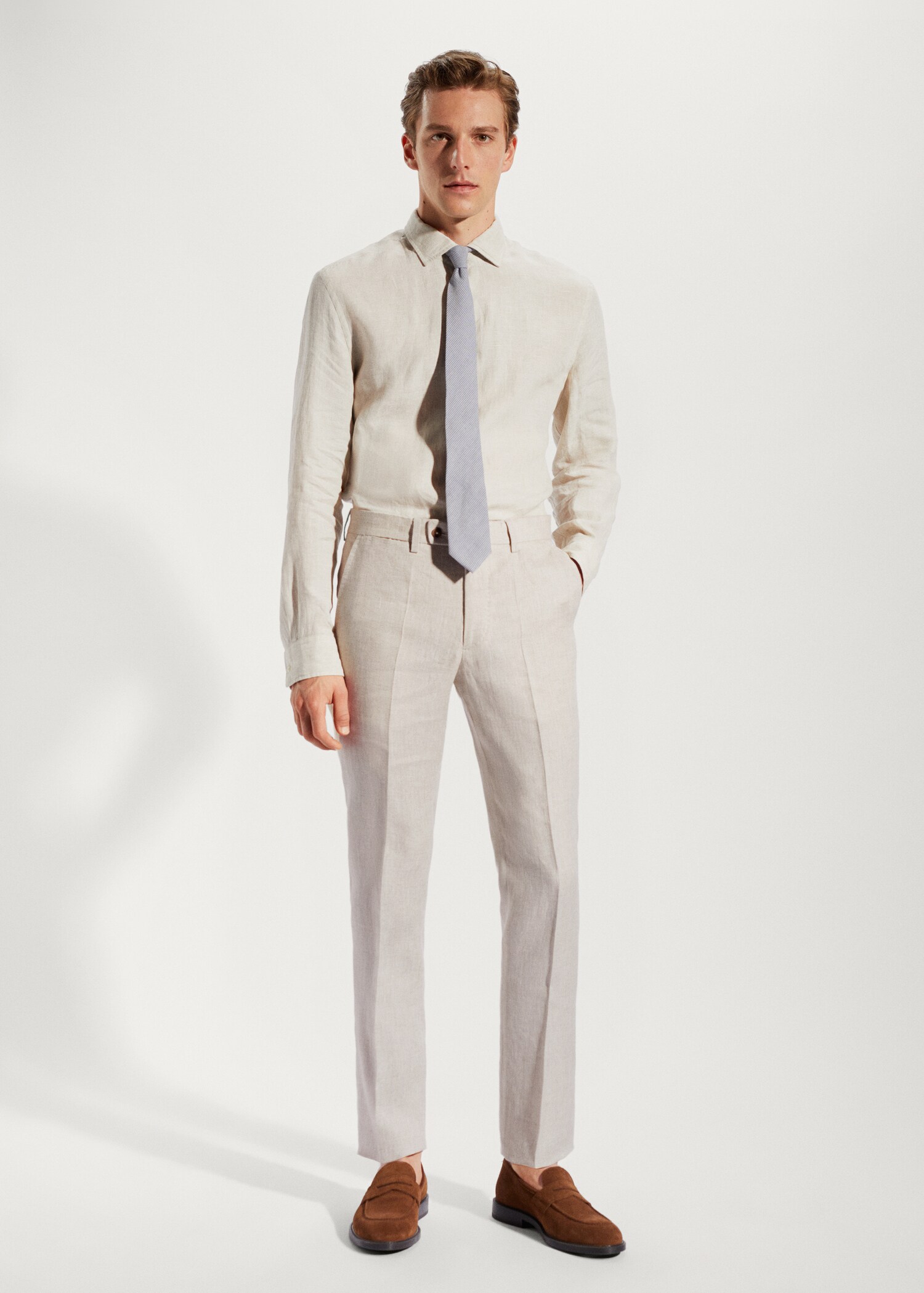 Pantaloni de costum din in 100% - Plan general