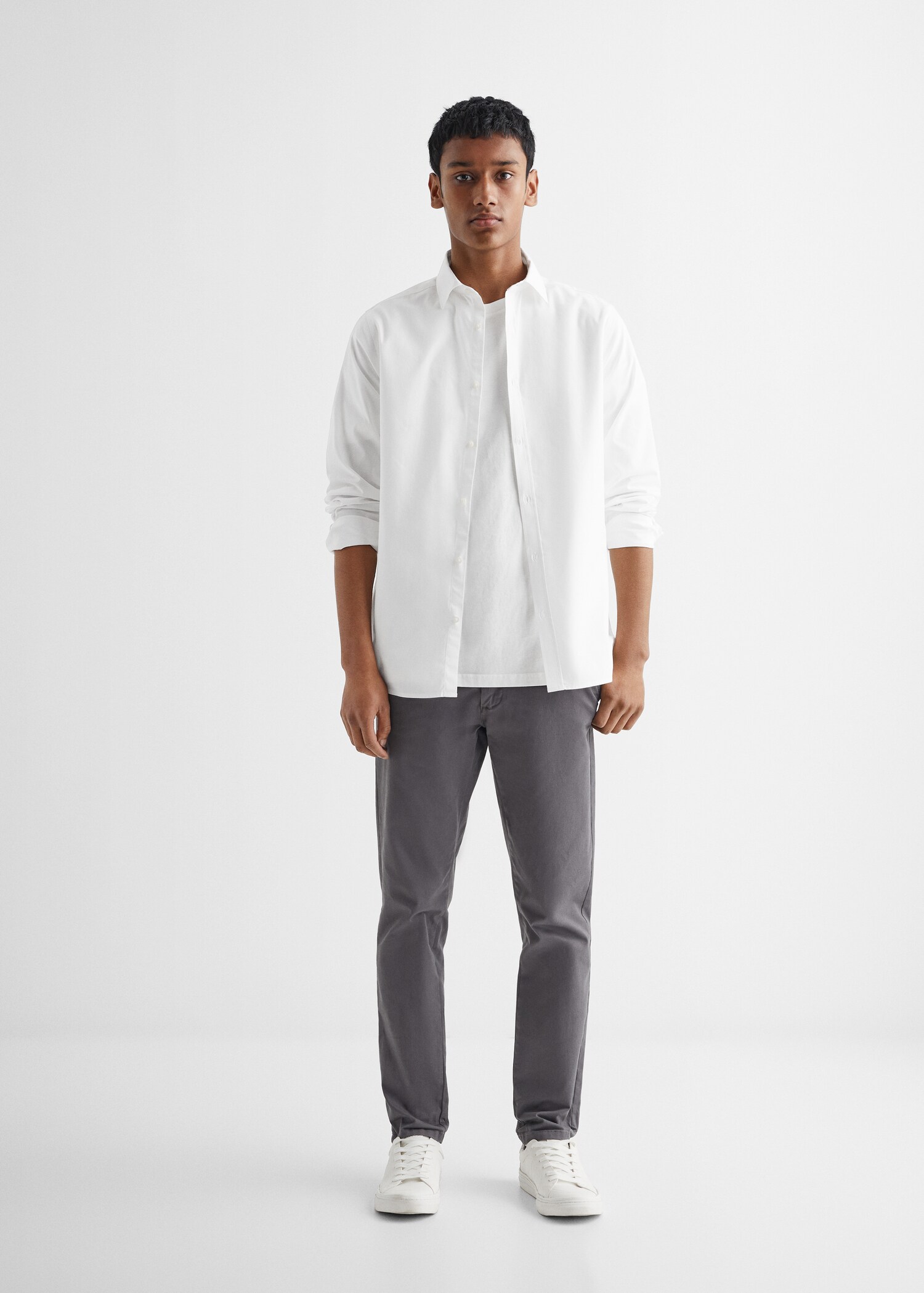 Camisa slim fit básica algodón - Plano general