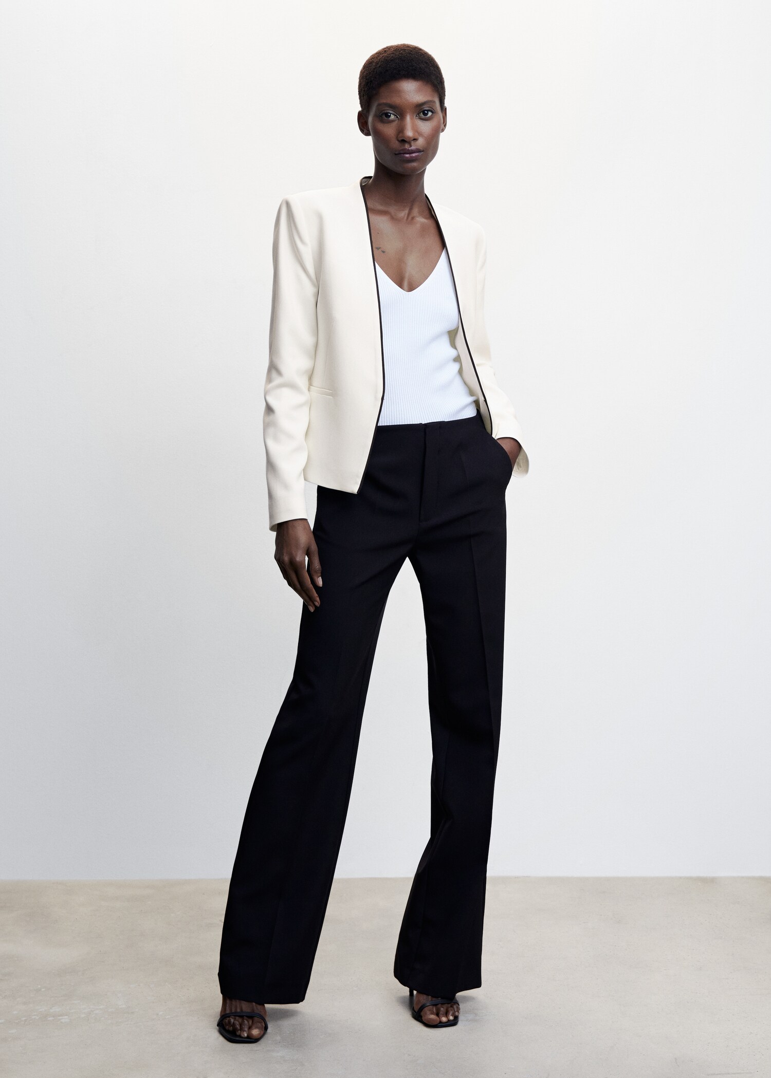 Blazer med kontrastkanter - Total bildeutsnitt