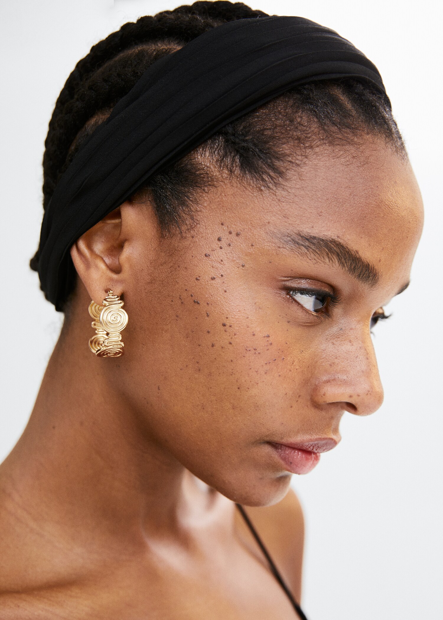Spiral hoop earrings - เครื่องบินทั่วไป