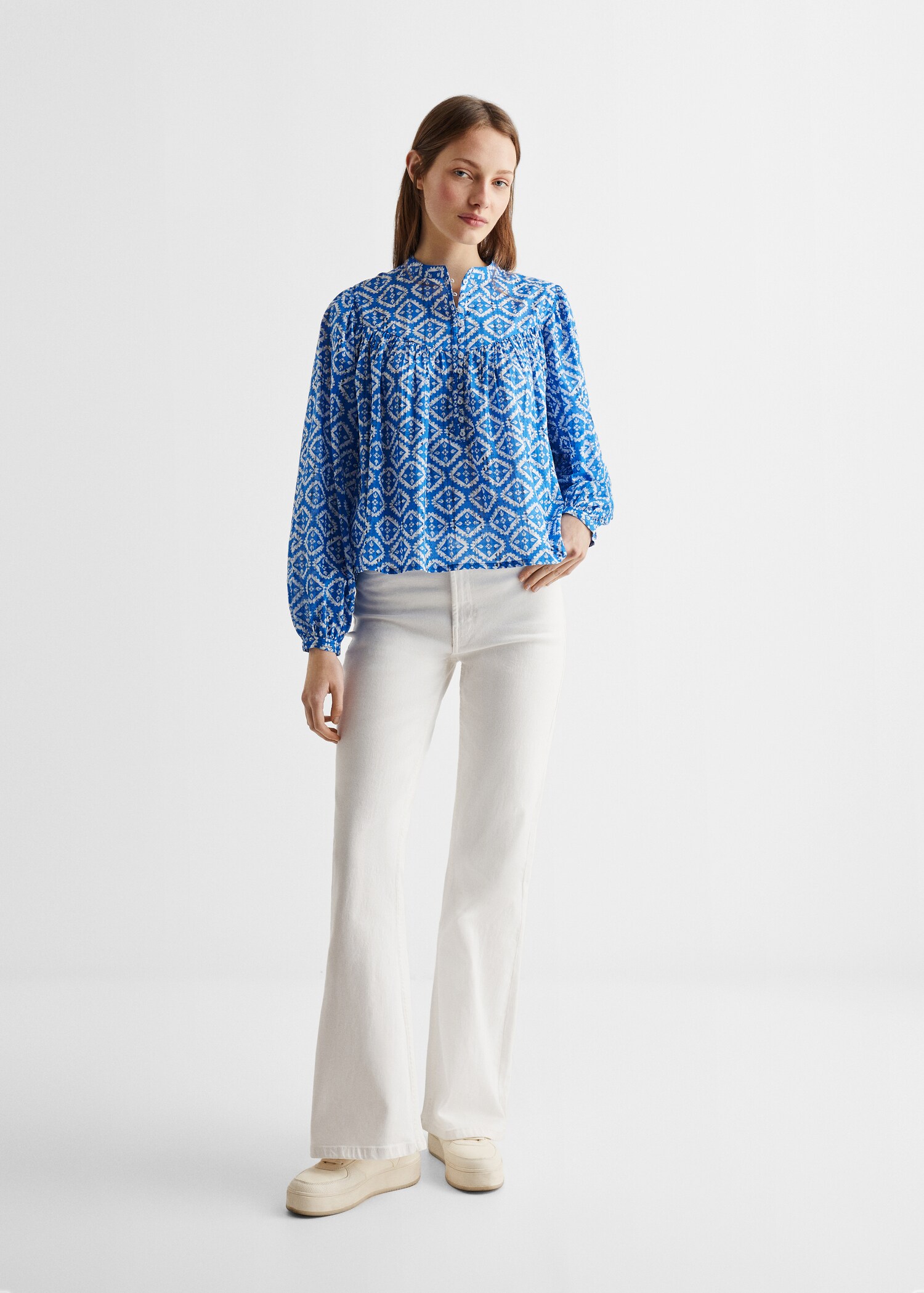 Buttoned printed blouse - General plane