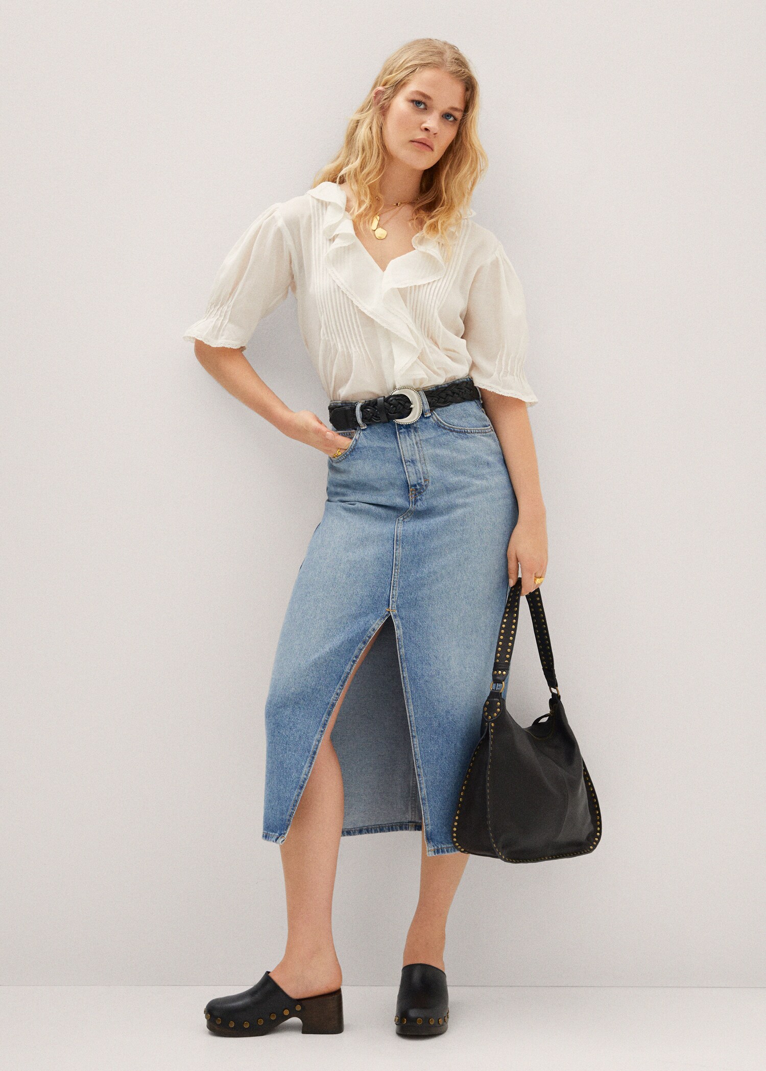 Ruffled puff sleeves blouse - General plane