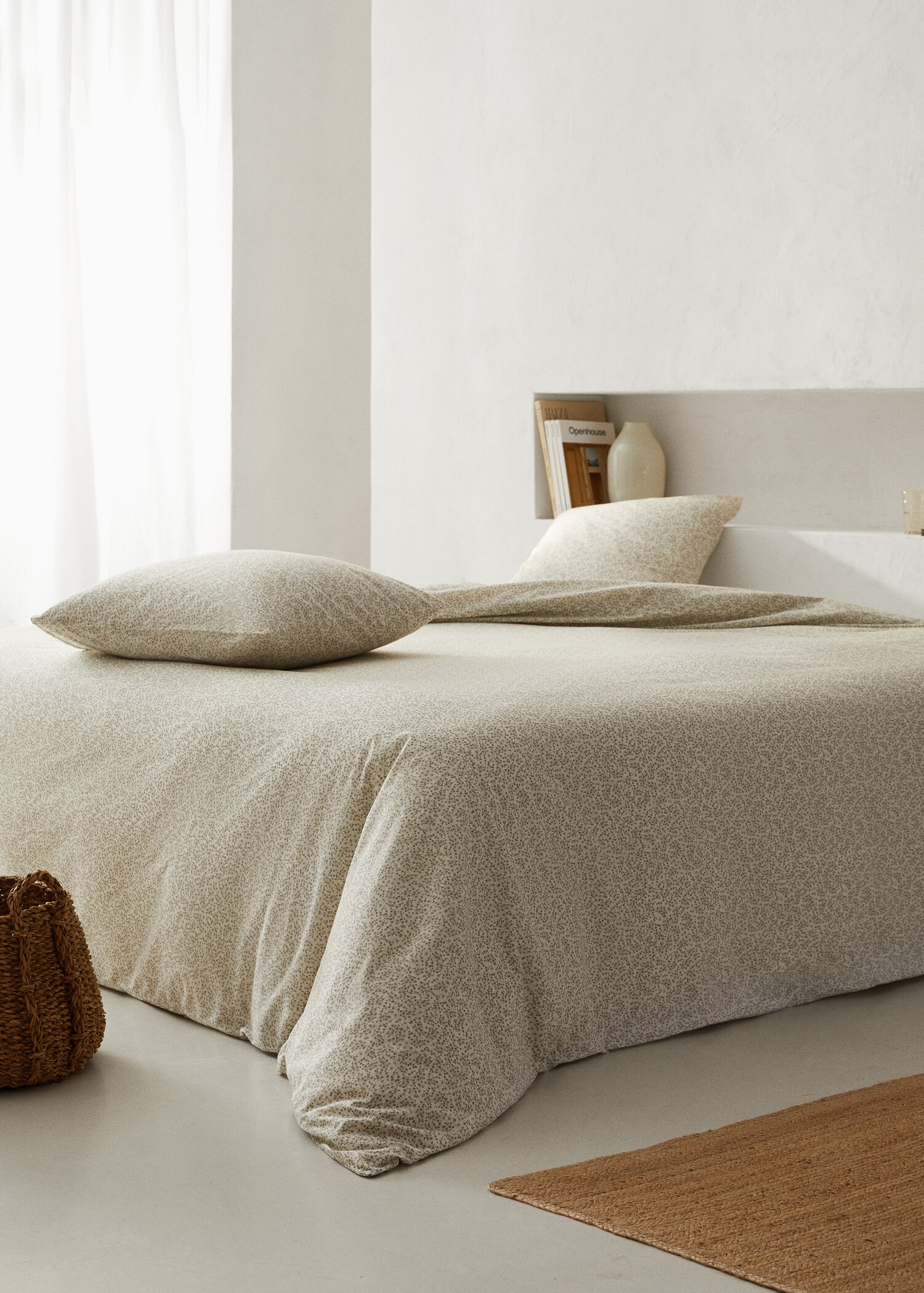 Micro-flower embroidered duvet cover Queen bed - General plane