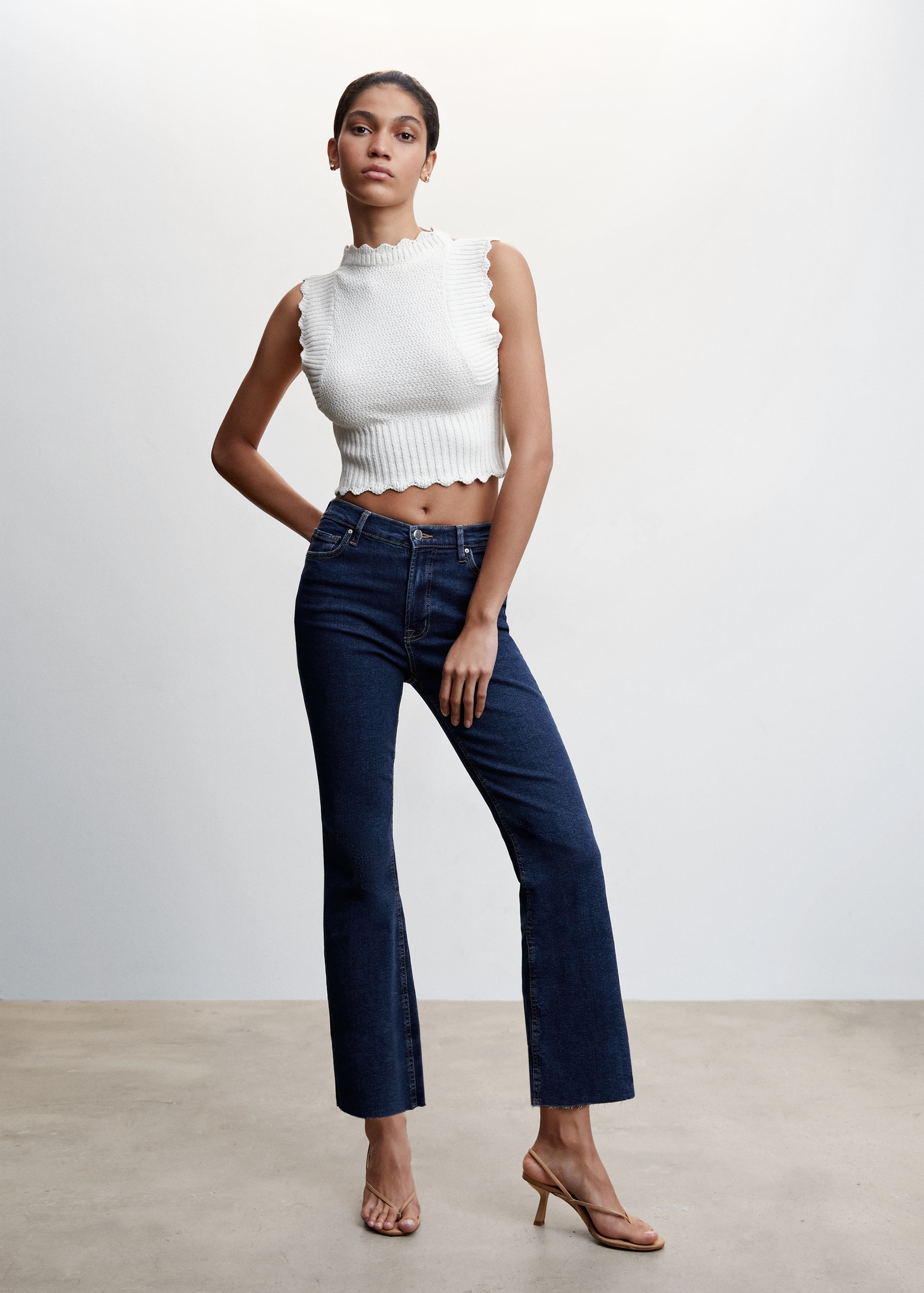Crop flared jeans Women MANGO Japan - Main Image